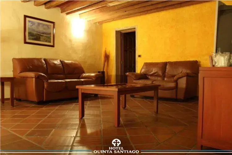 Living room, Seating Area in Hotel Quinta Santiago