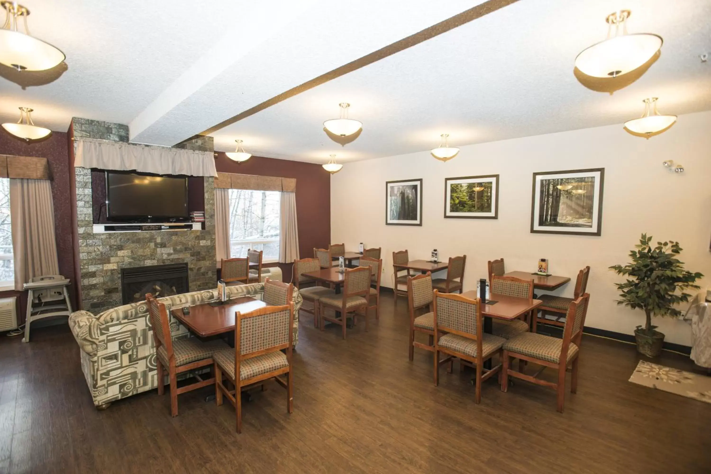 Restaurant/Places to Eat in Lakeview Inns & Suites - Chetwynd