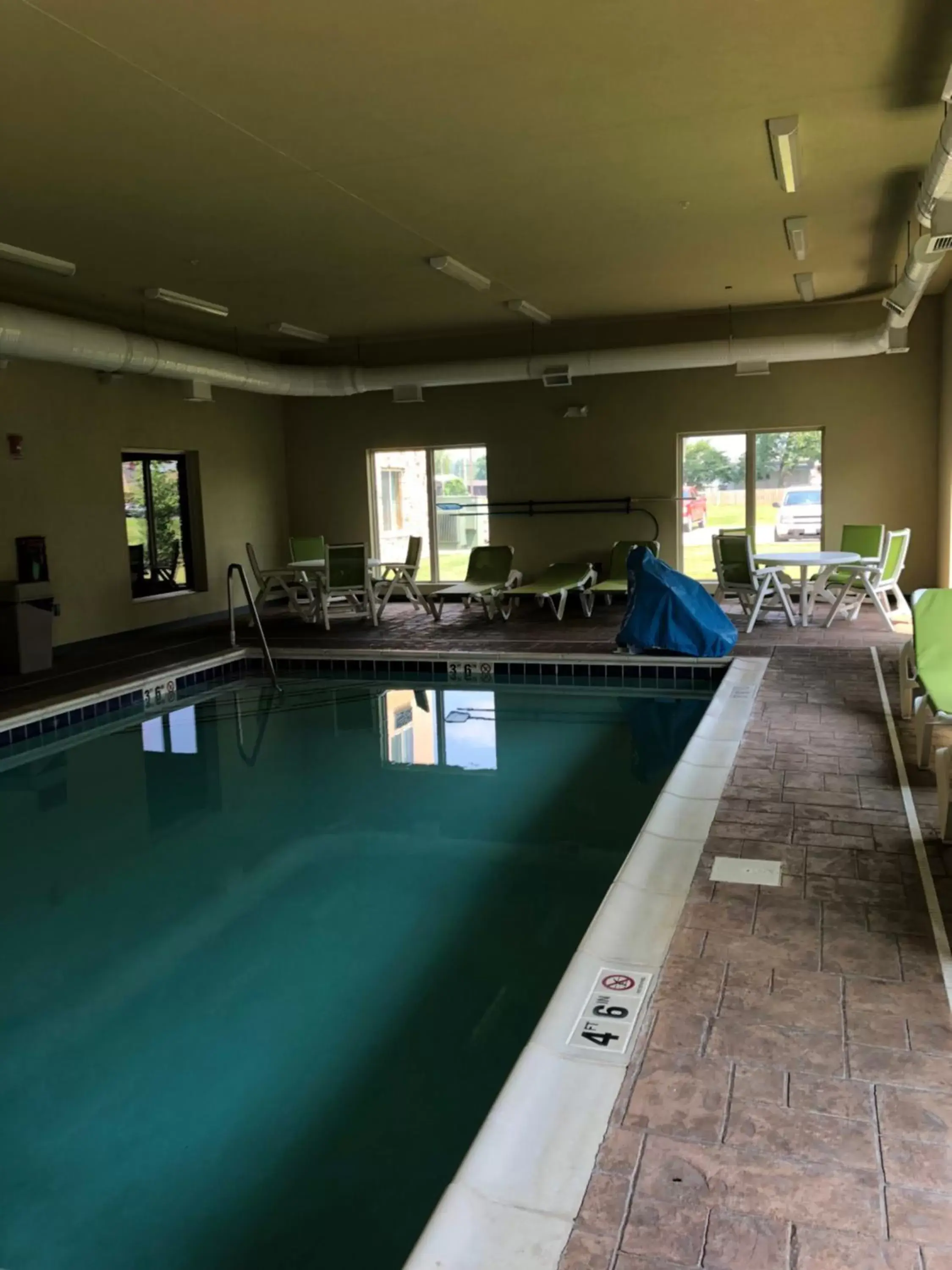 Swimming pool in Countryview Inn & Suites Swimming pool in Countryview Inn & Suites