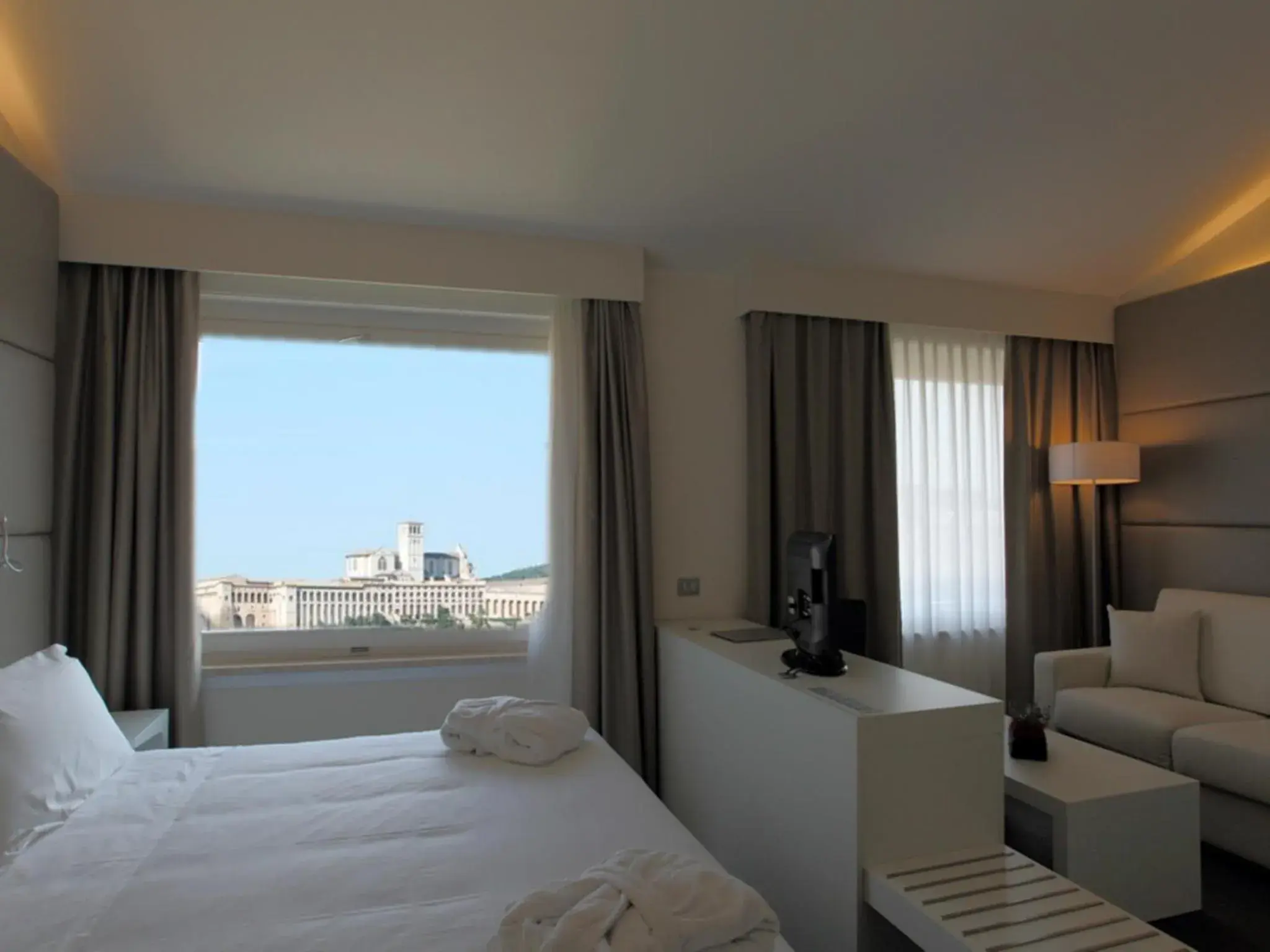 View (from property/room), Bed in Hotel Cenacolo