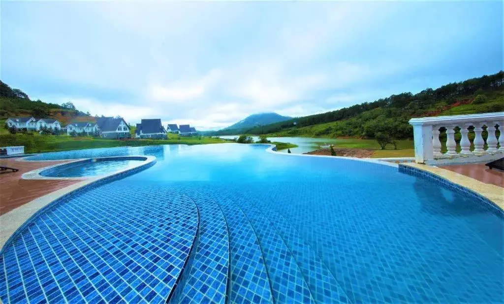 Swimming Pool in Dalat Wonder  Resort