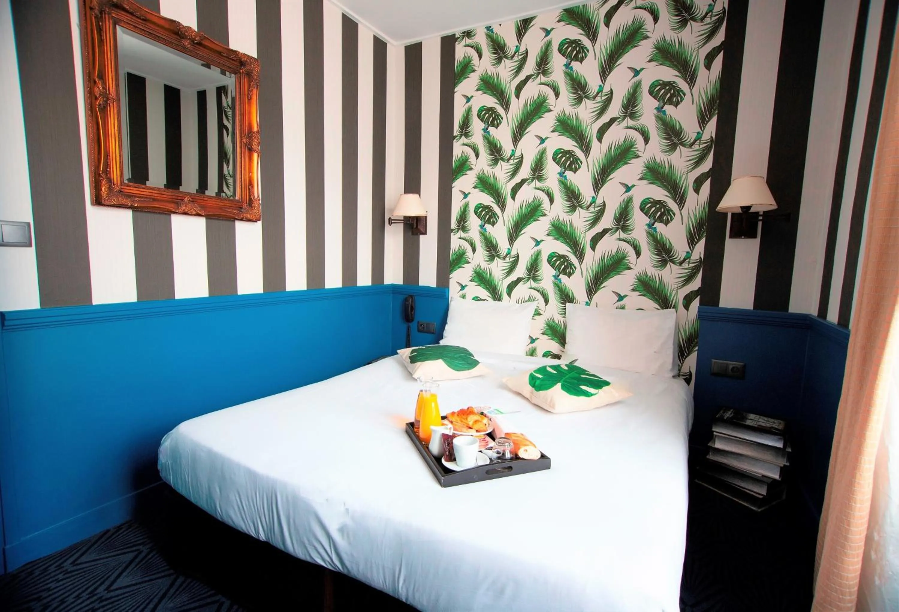 Photo of the whole room, Bed in Hôtel du Théâtre by Patrick Hayat