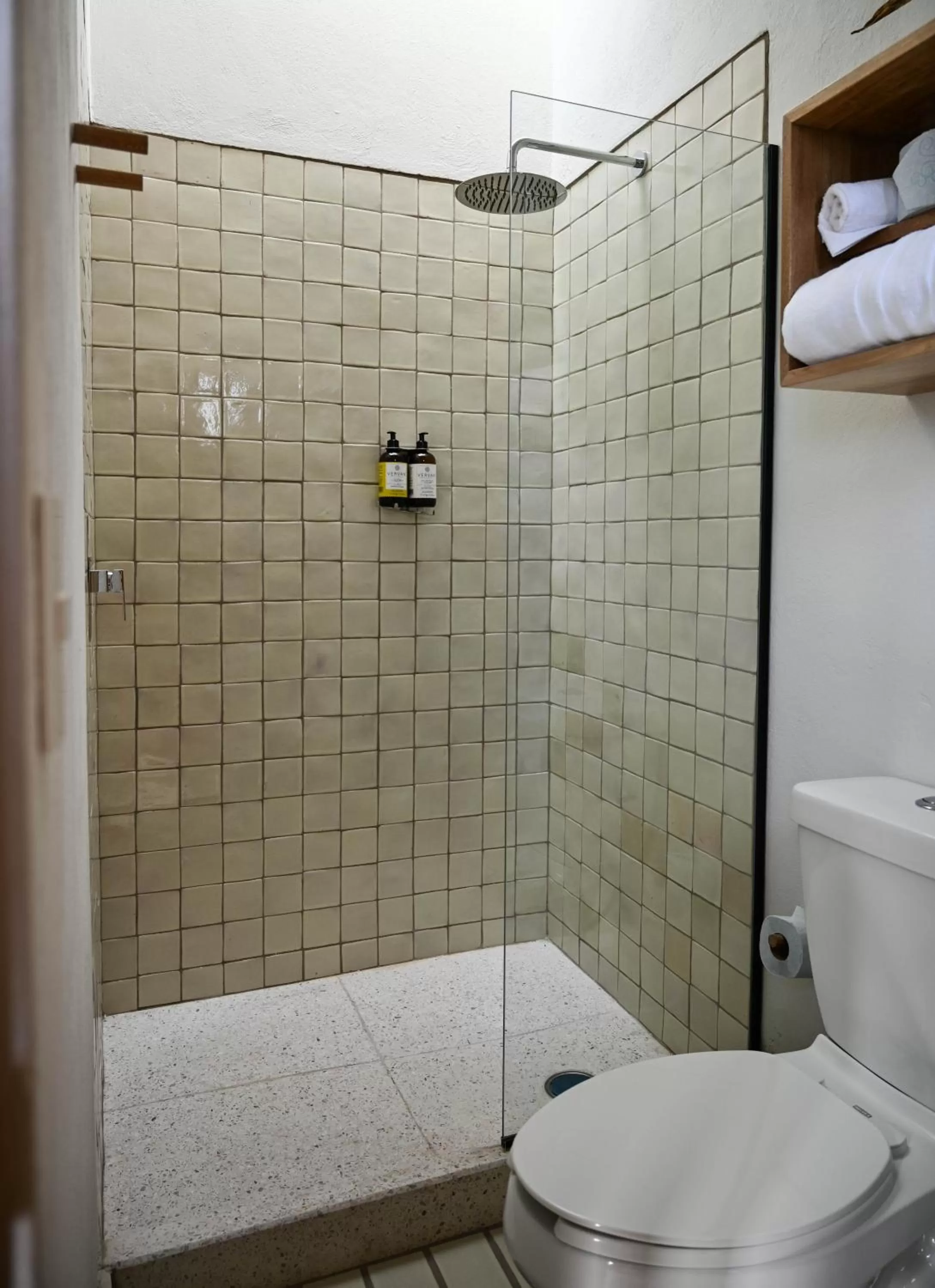 Bathroom in Casa Kali by Barrio México