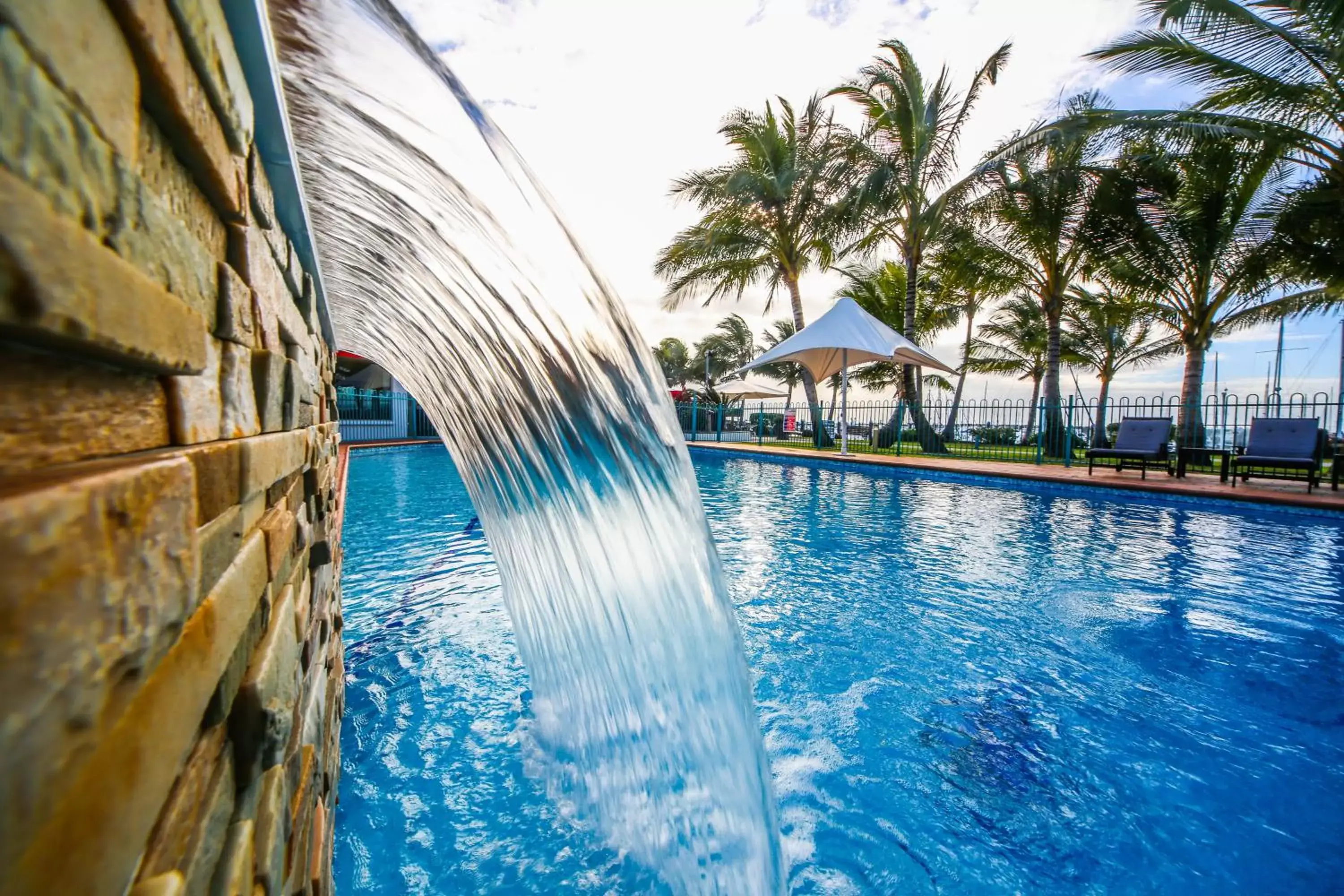 Facade/entrance, Swimming Pool in Mantra Mackay