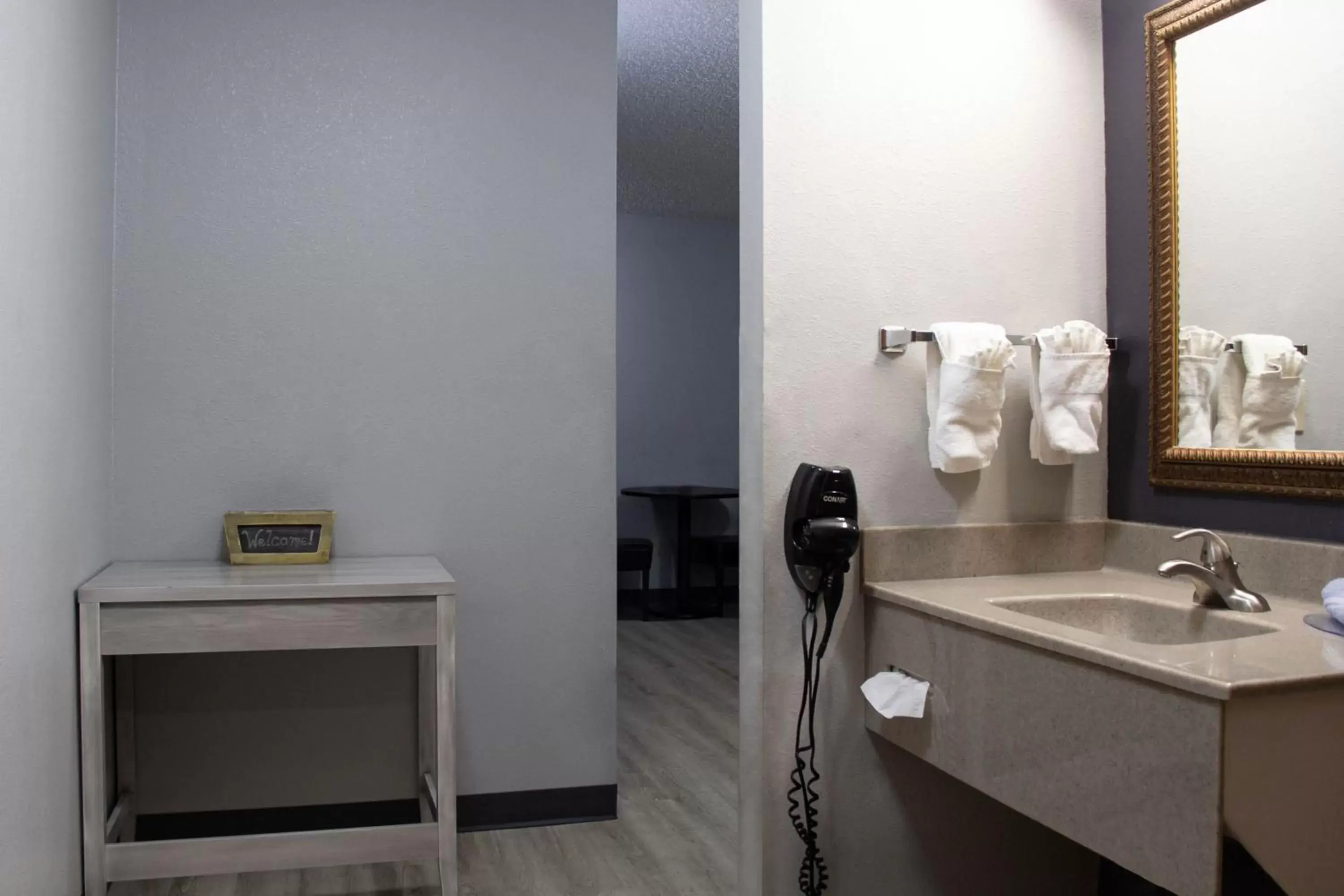 Bathroom in New Victorian Inn & Suites-Norfolk