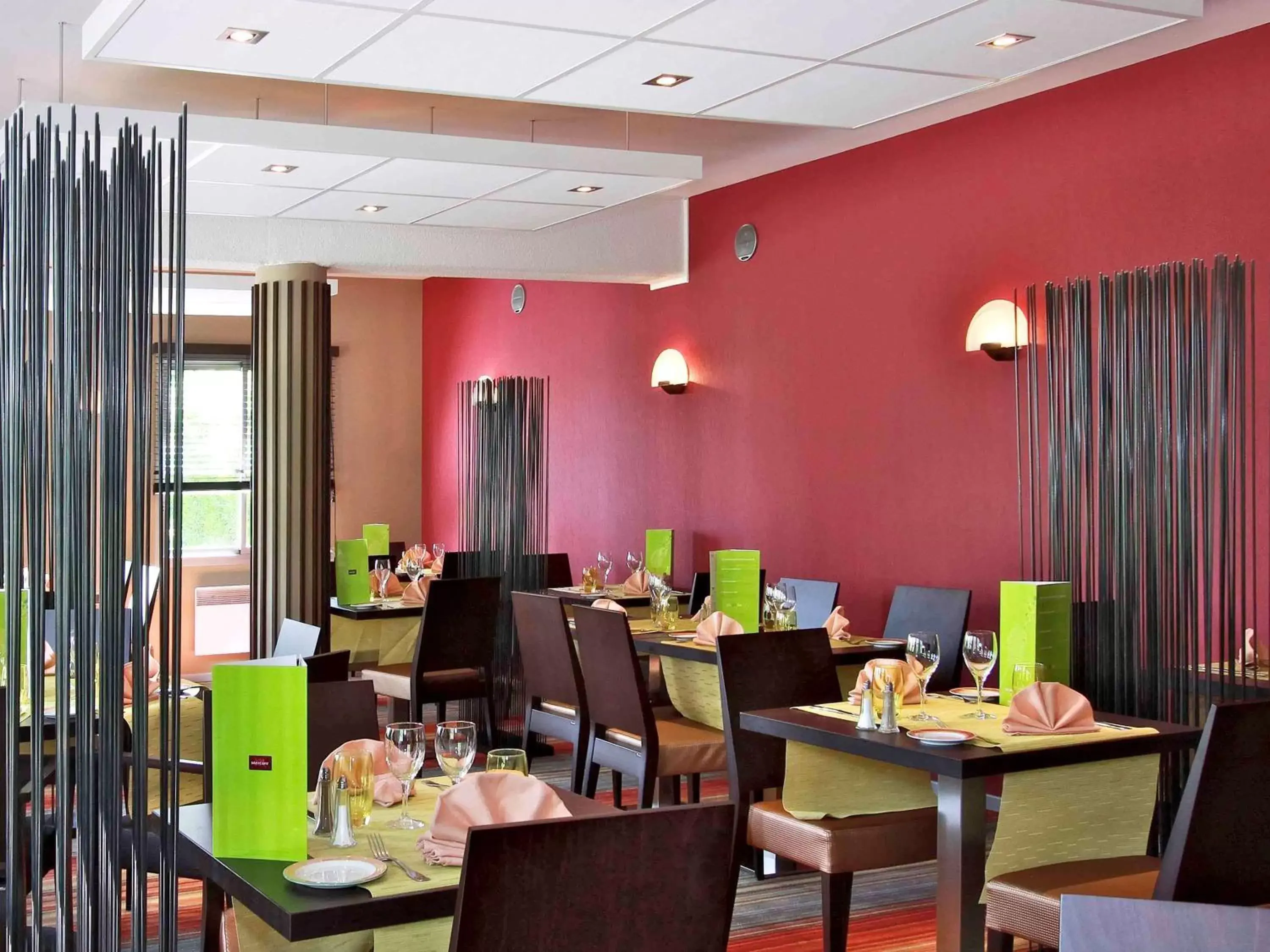 Restaurant/Places to Eat in Mercure Hexagone Luxeuil