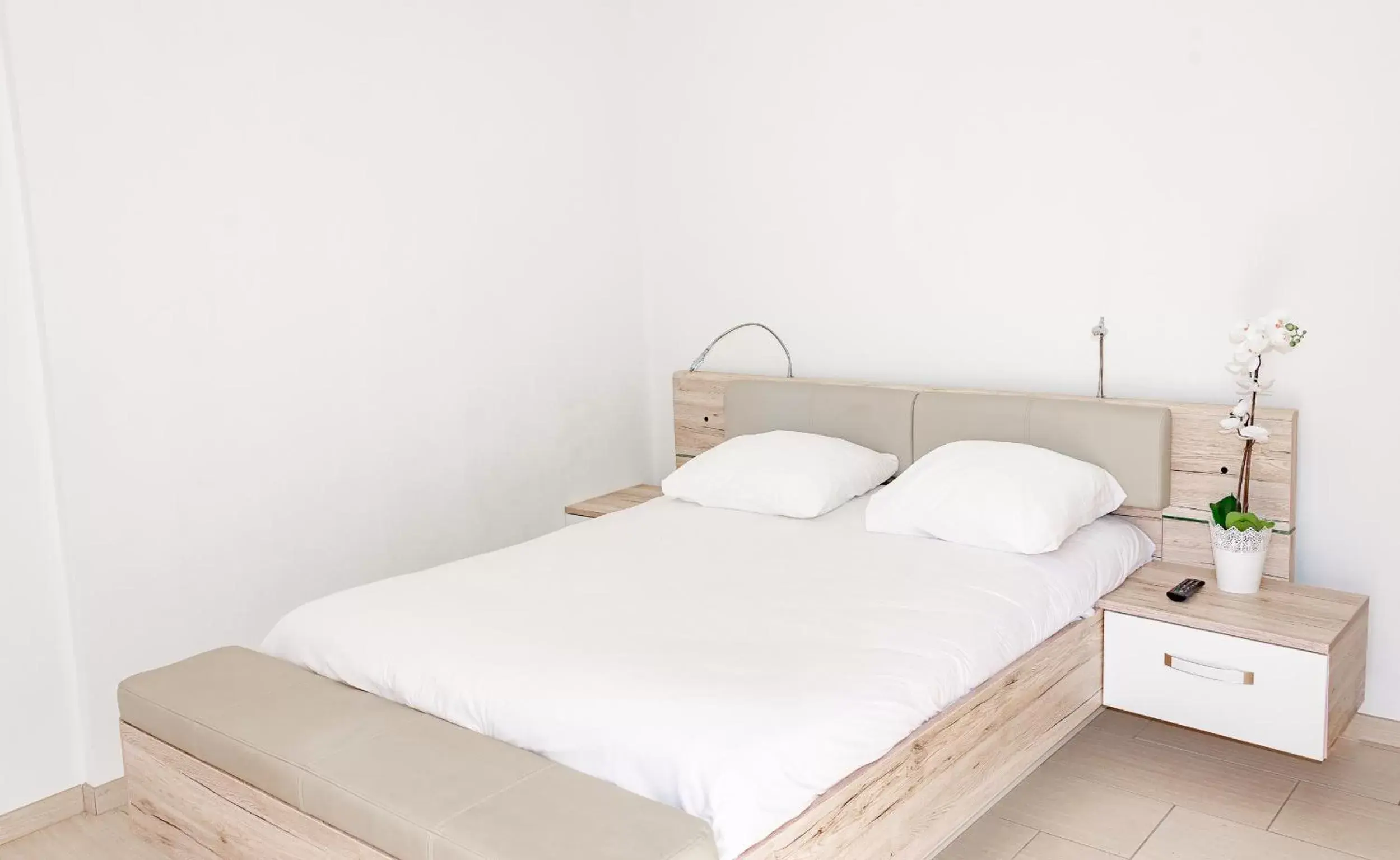 Bed in Hotel et Appartements Reine D'Azur