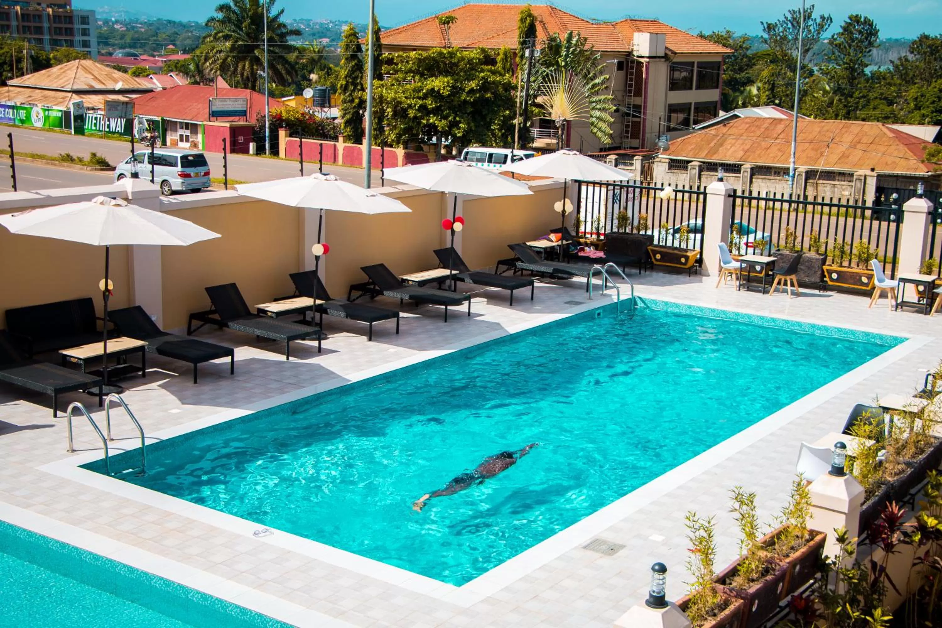 Swimming pool in Hotel Horizon Entebbe
