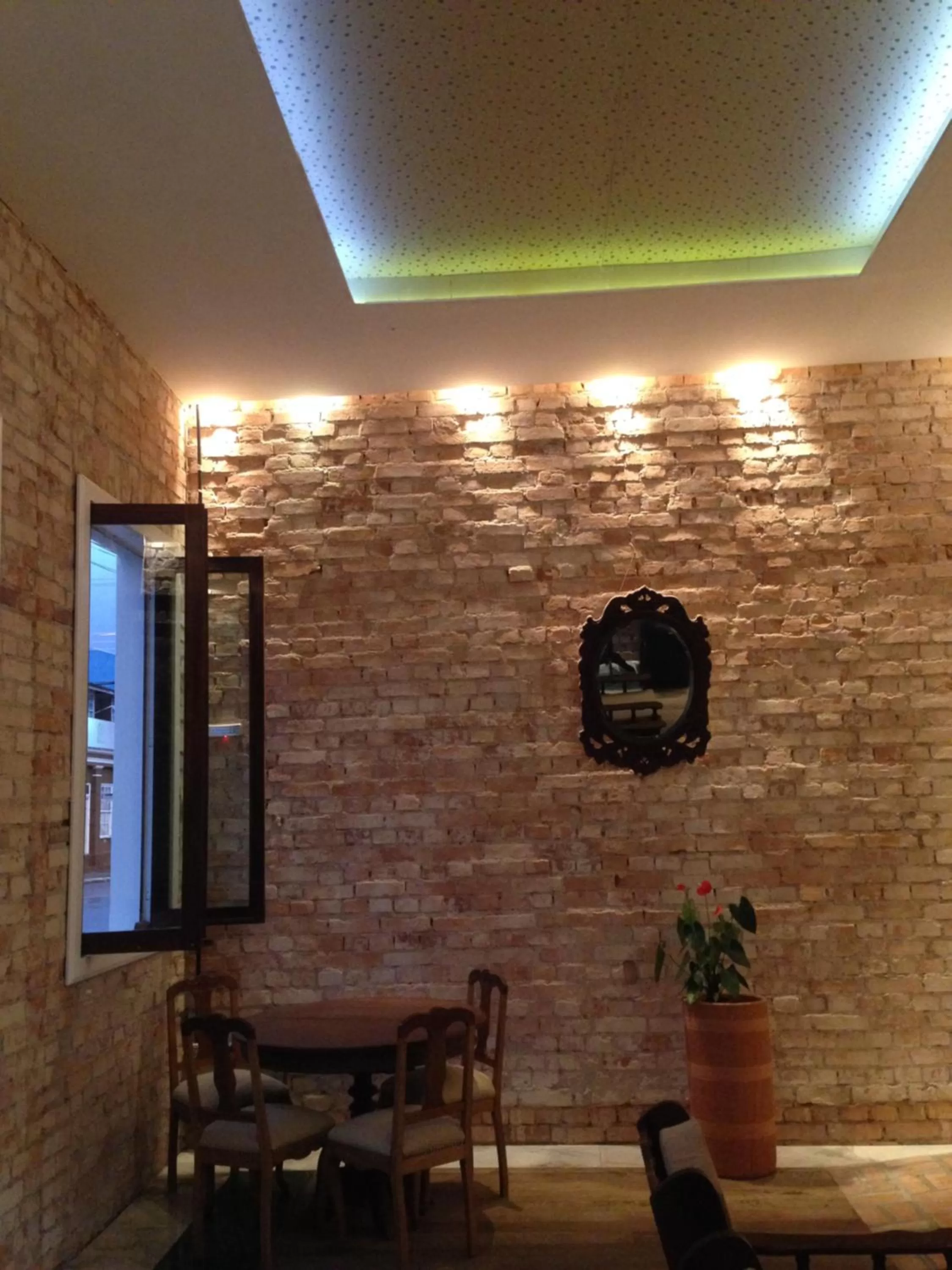 Central Palace Hotel