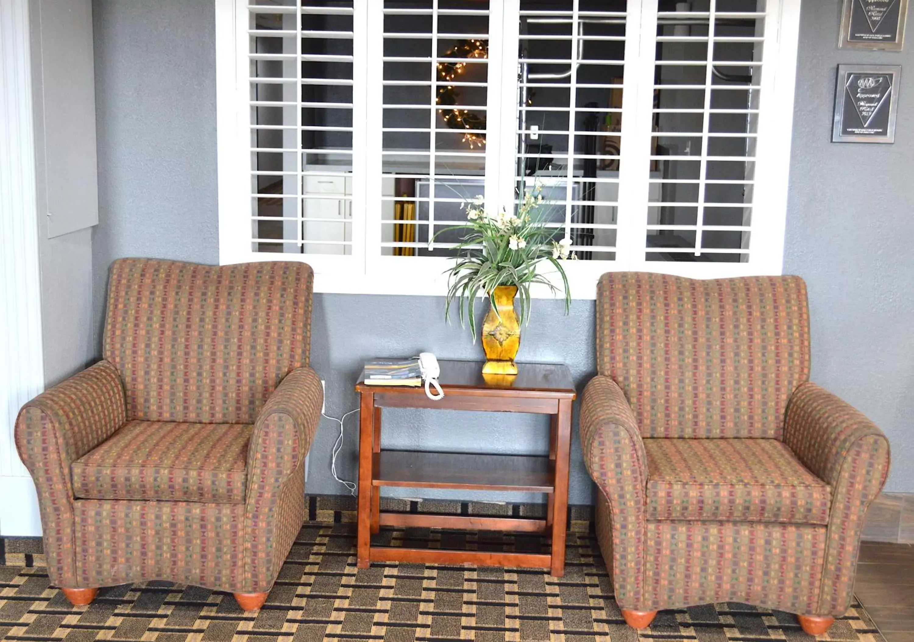 Lobby or reception, Seating Area in Americas Best Value Inn and Suites St. Cloud