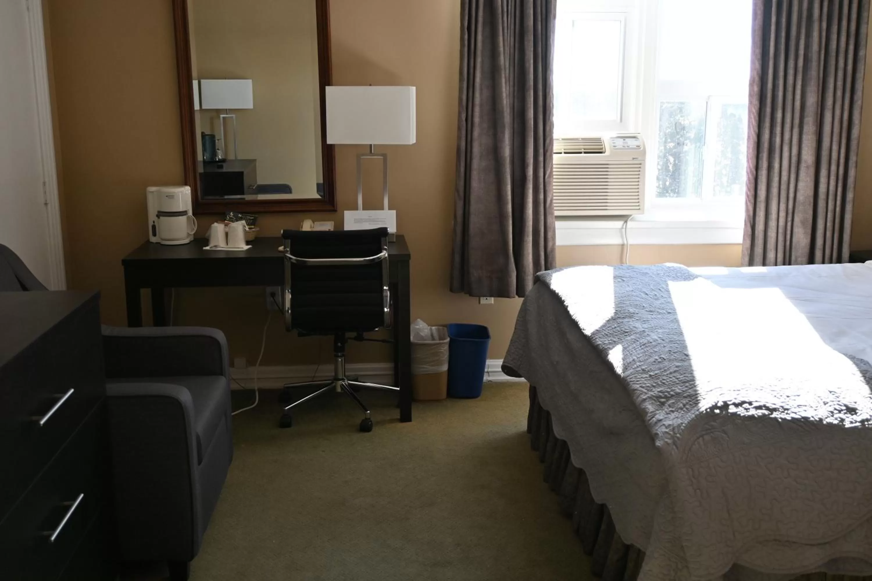 Bed in The Gananoque Inn