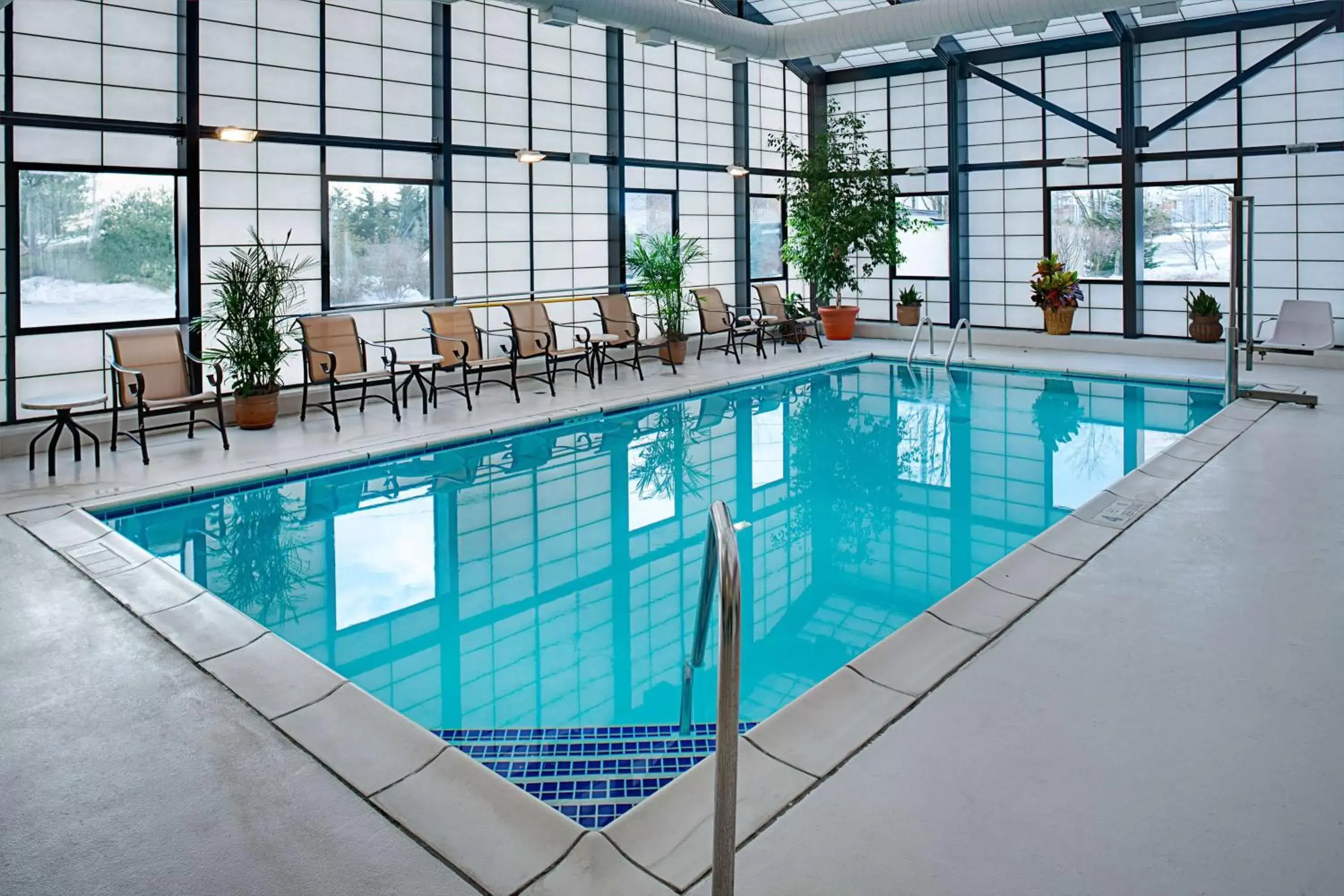 Pool view, Swimming Pool in Hampton Inn Long Island/Islandia
