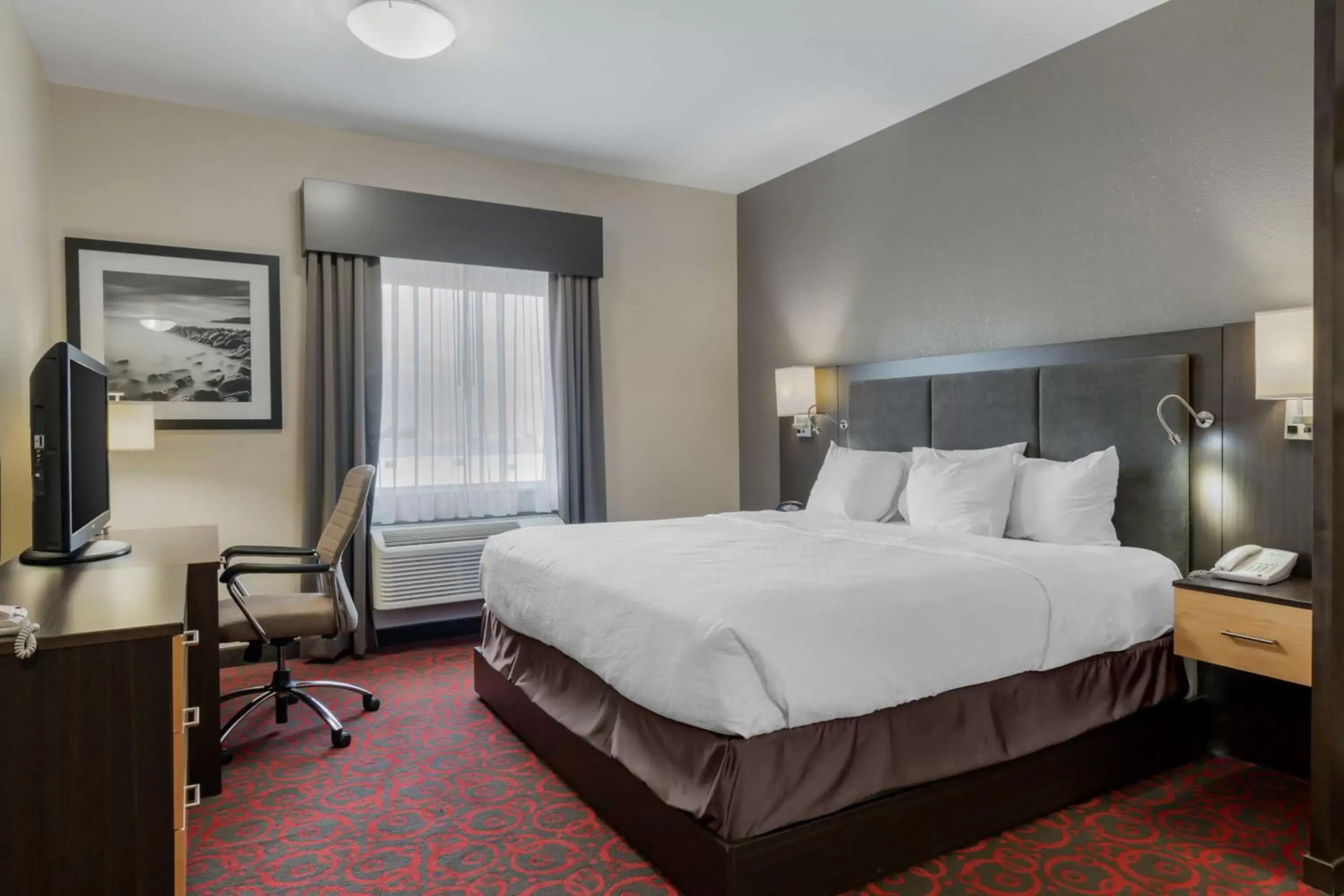 Bedroom, Bed in Best Western Plus Eastgate Inn & Suites