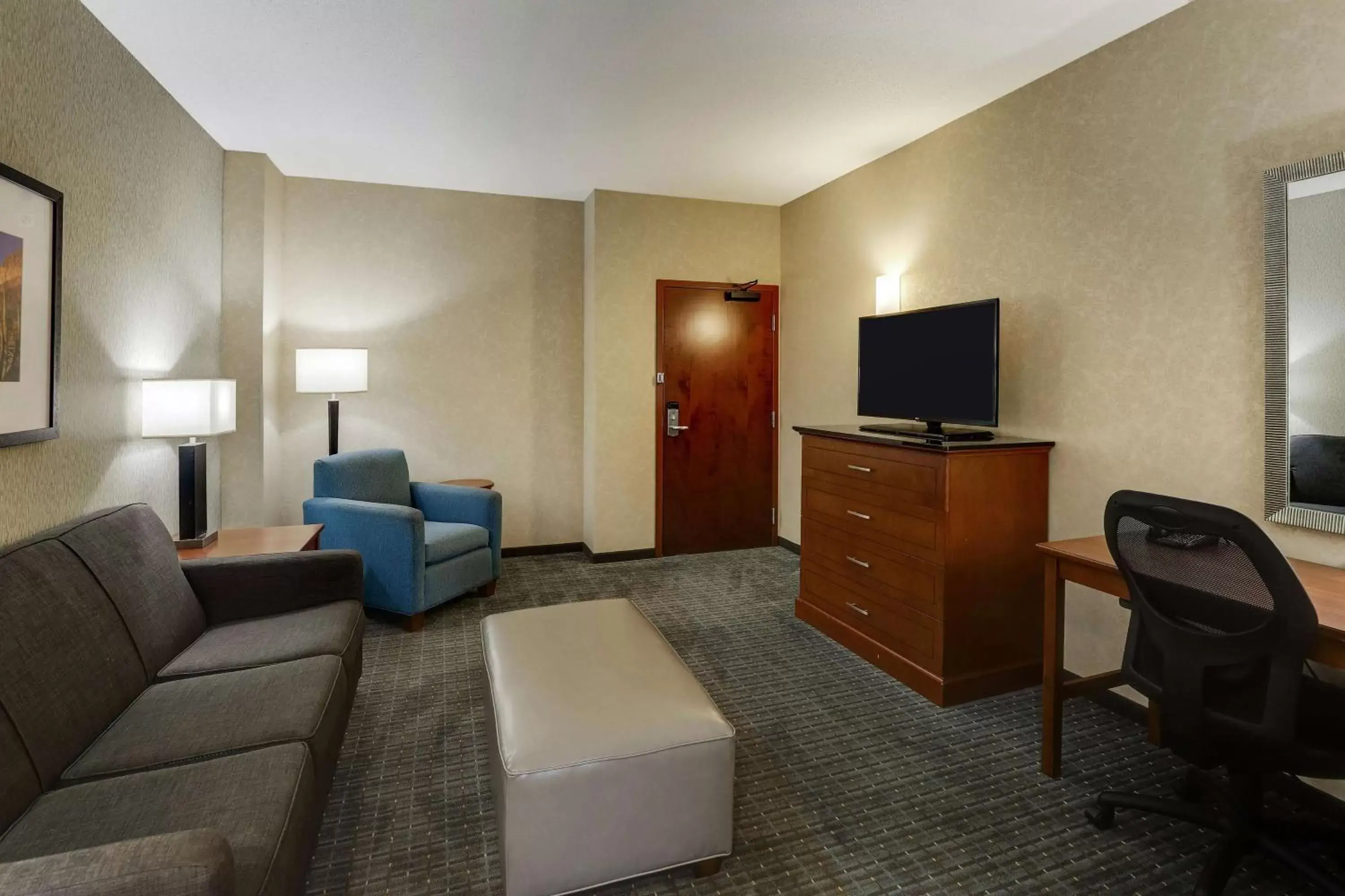 Bedroom, Seating Area in Drury Inn & Suites Phoenix Chandler Fashion Center