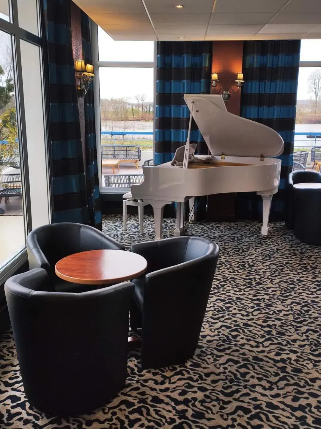 Lounge or bar in Hotel Mercure Nevers Pont de Loire
