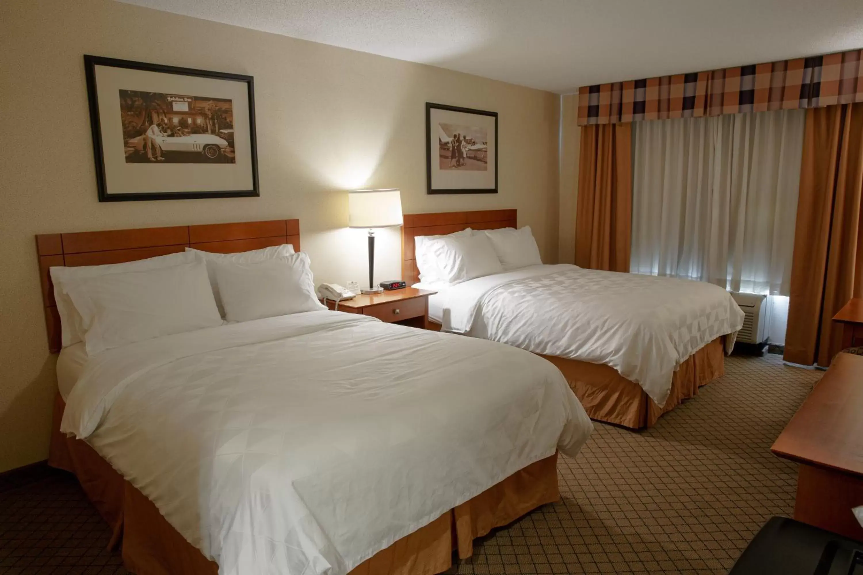 Photo of the whole room, Bed in Holiday Inn Battle Creek, an IHG Hotel
