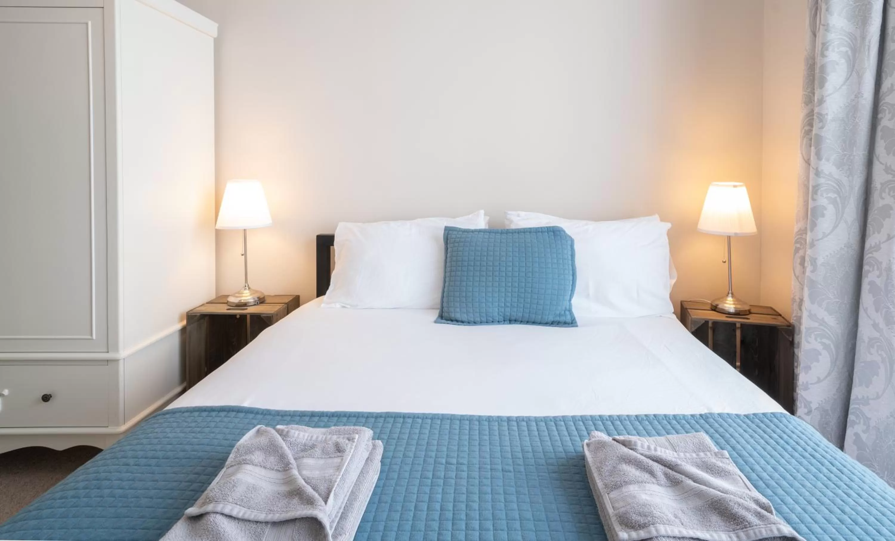 Bed in The Veteran Hotel & Bar