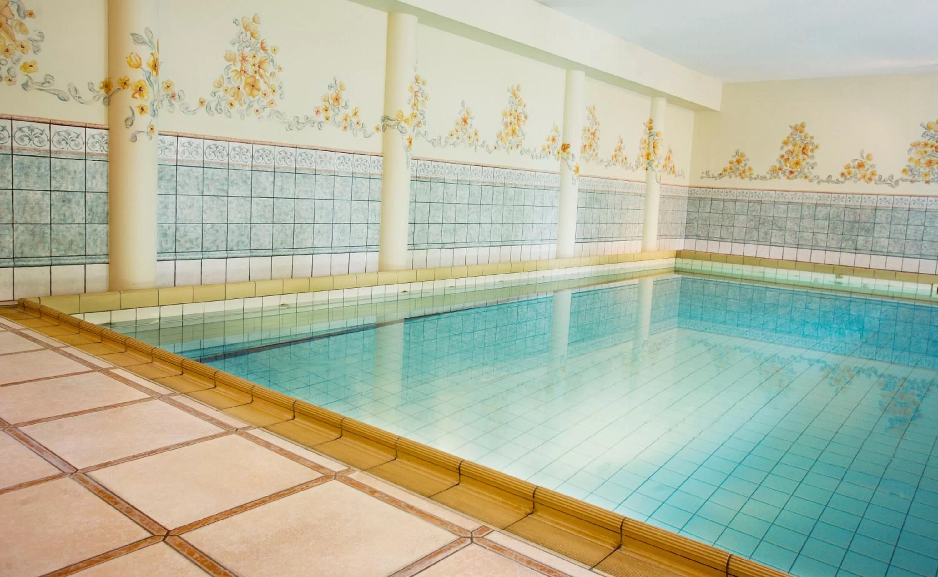 Swimming pool in Bilderberg Château Holtmühle