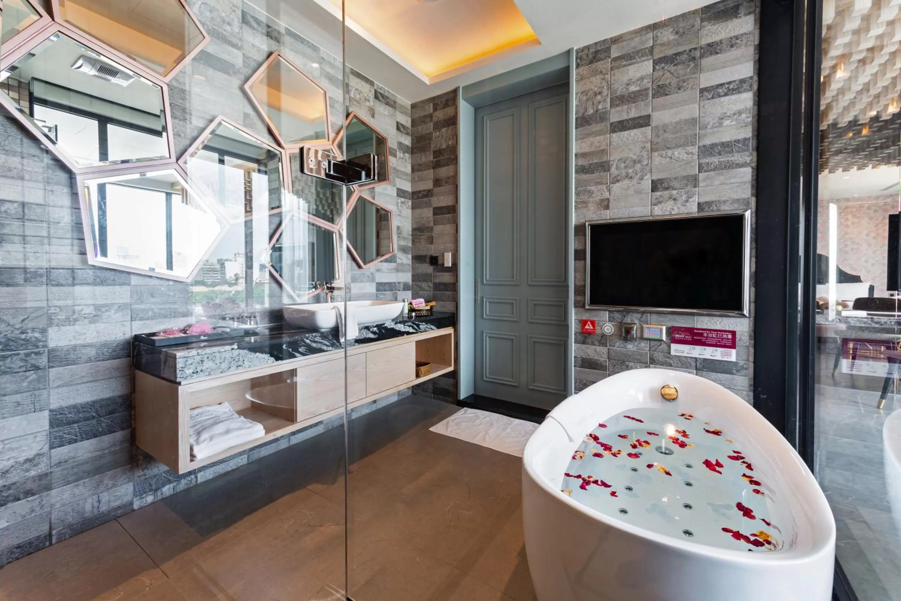 Bathroom in Norway Forest Motel - Wen Chuang Branch