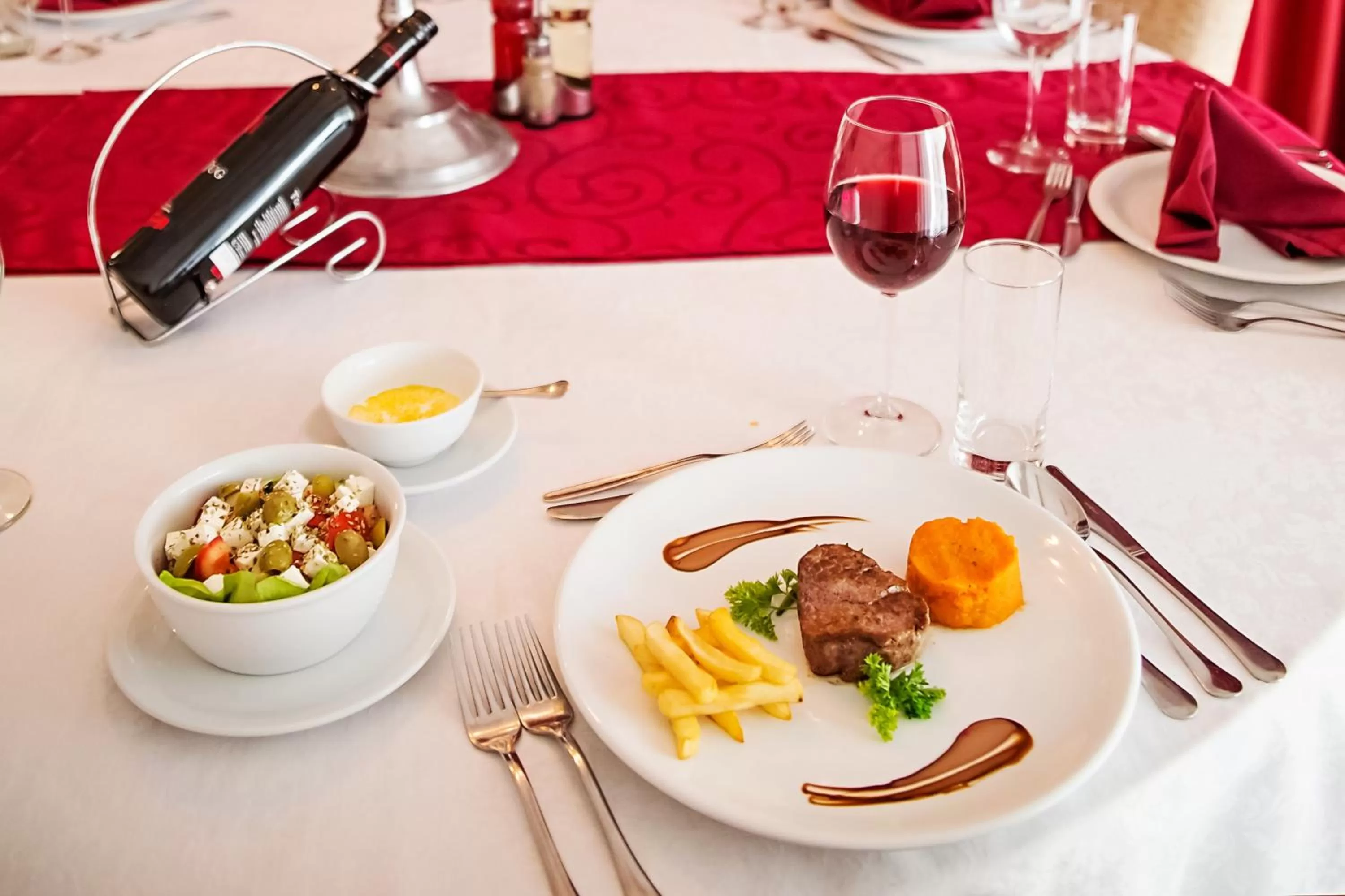 Food and drinks in Hotel Putnik