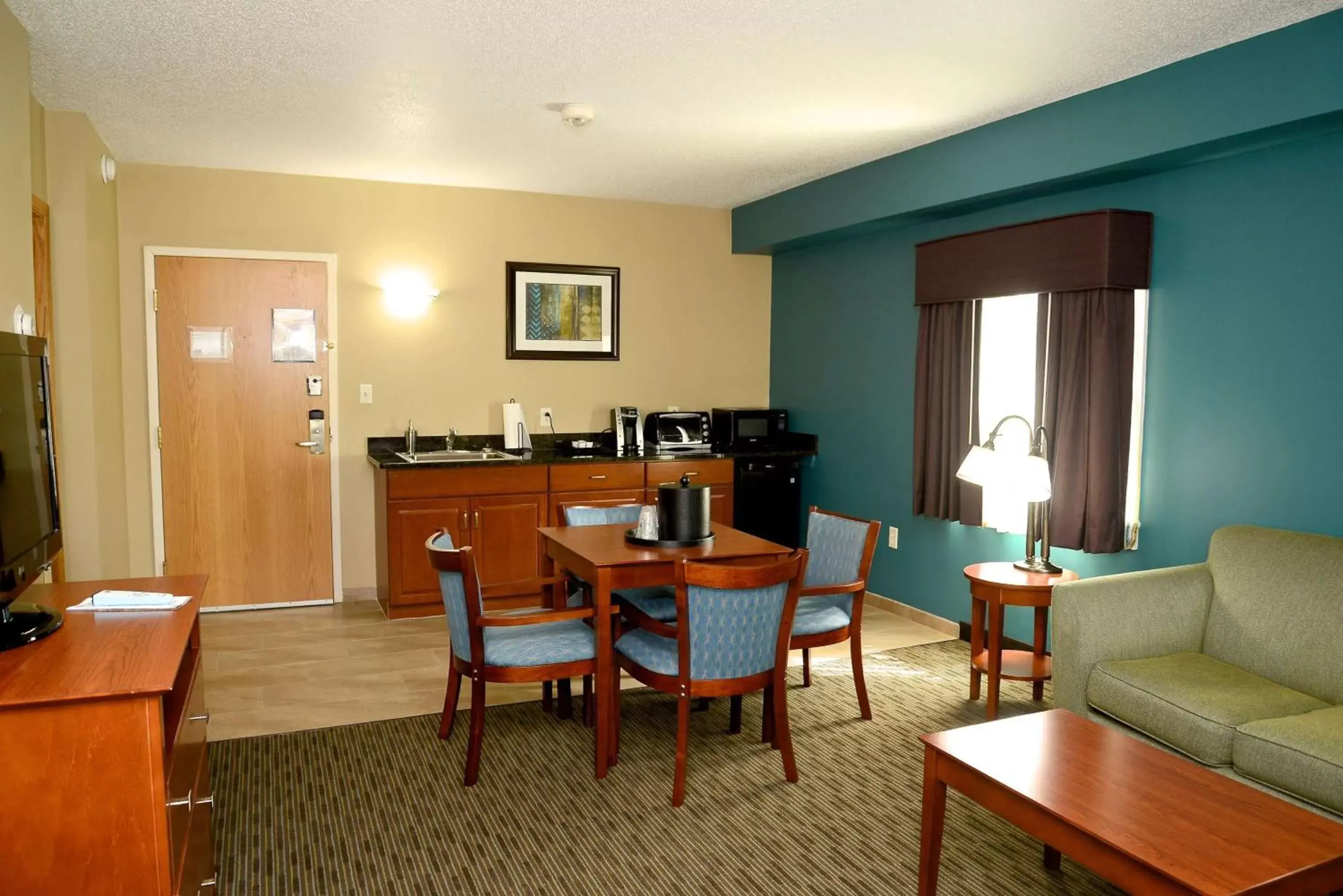 Photo of the whole room in Best Western Plus Plattsburgh