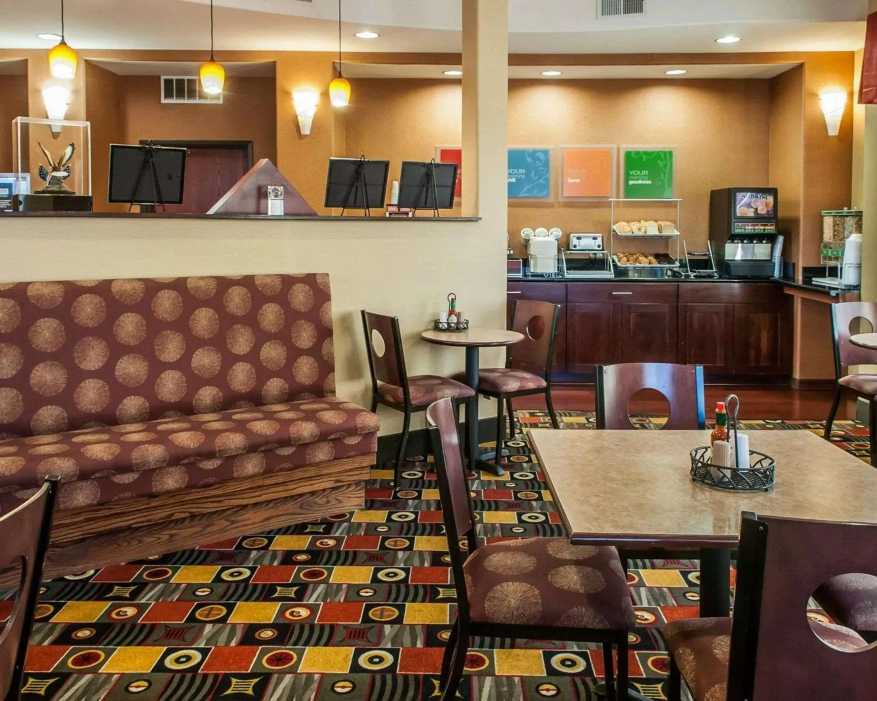 Restaurant/places to eat, Lounge/Bar in Comfort Suites Gallup East Route 66 and I-40