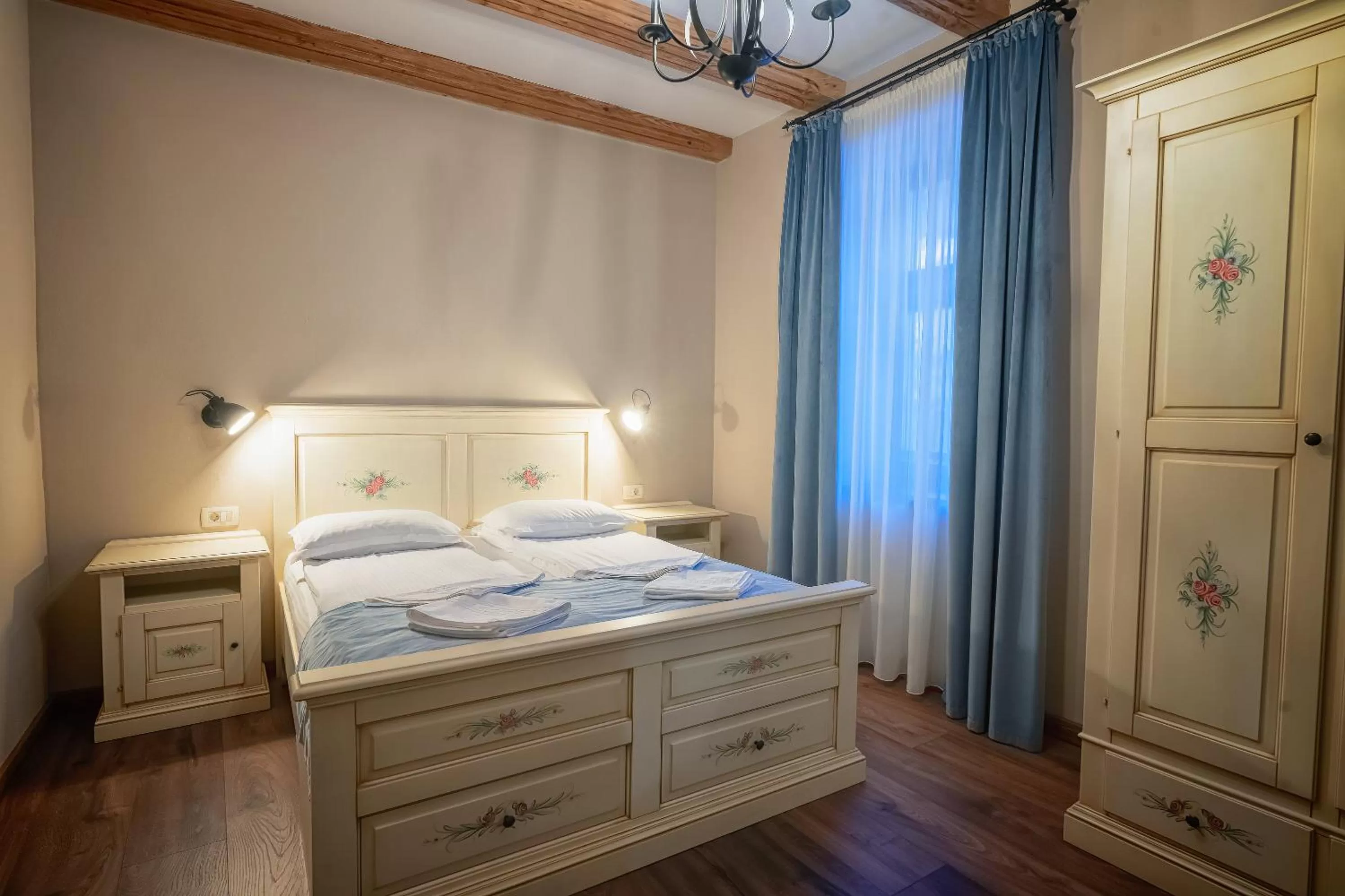 Bed in HOTEL BOUTIQUE CASA CHITIC -HOTEL AND RESTAURANT Str Johann Gott nr7