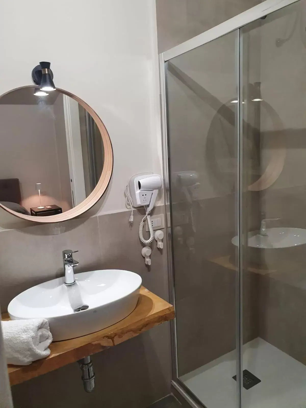 Shower, Bathroom in Dante284 Suites&Rooms