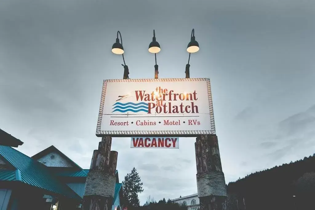 Facade/entrance in The Waterfront at Potlatch Facade/entrance in The Waterfront at Potlatch