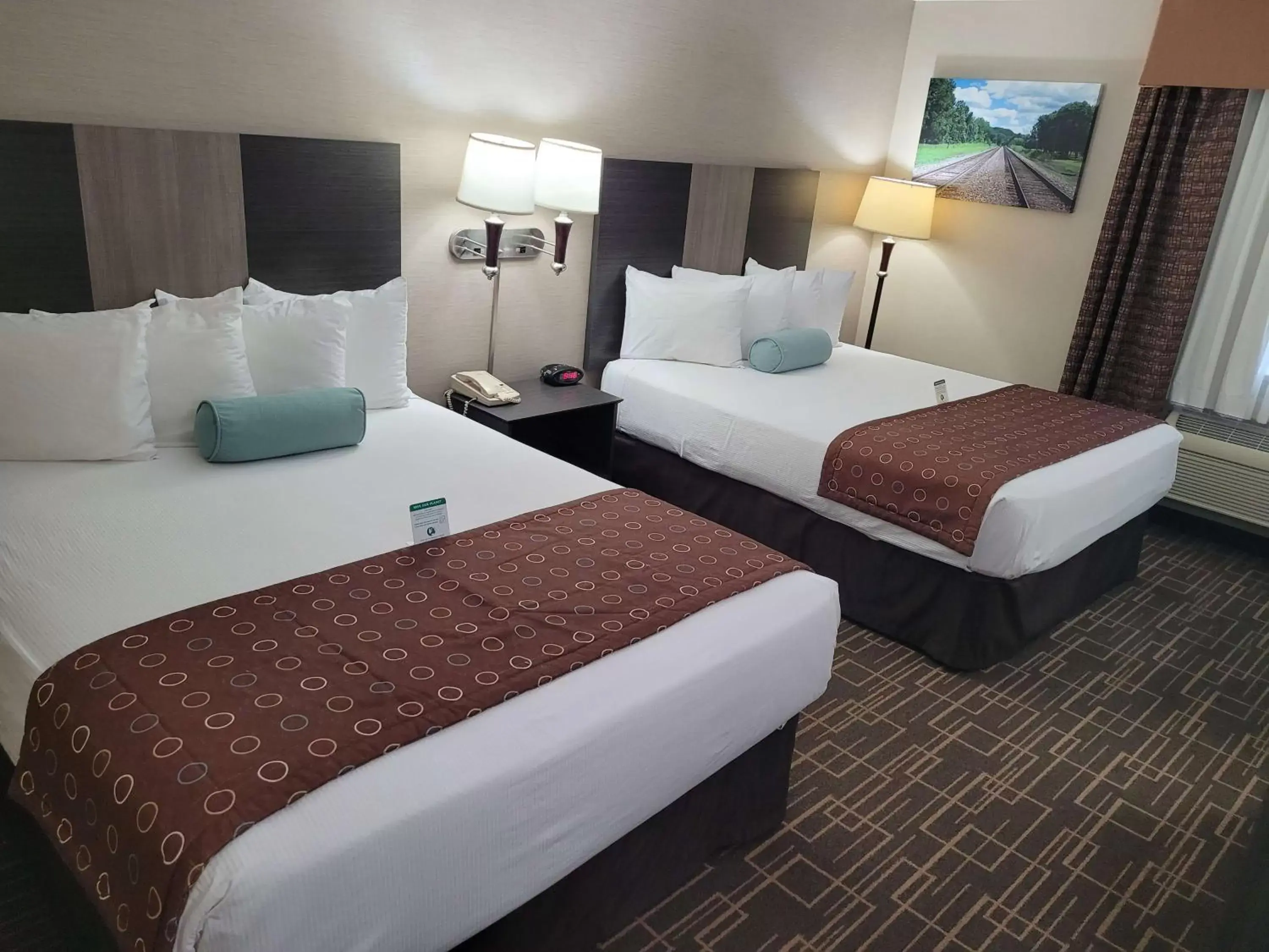 Photo of the whole room, Bed in Best Western Airport Inn