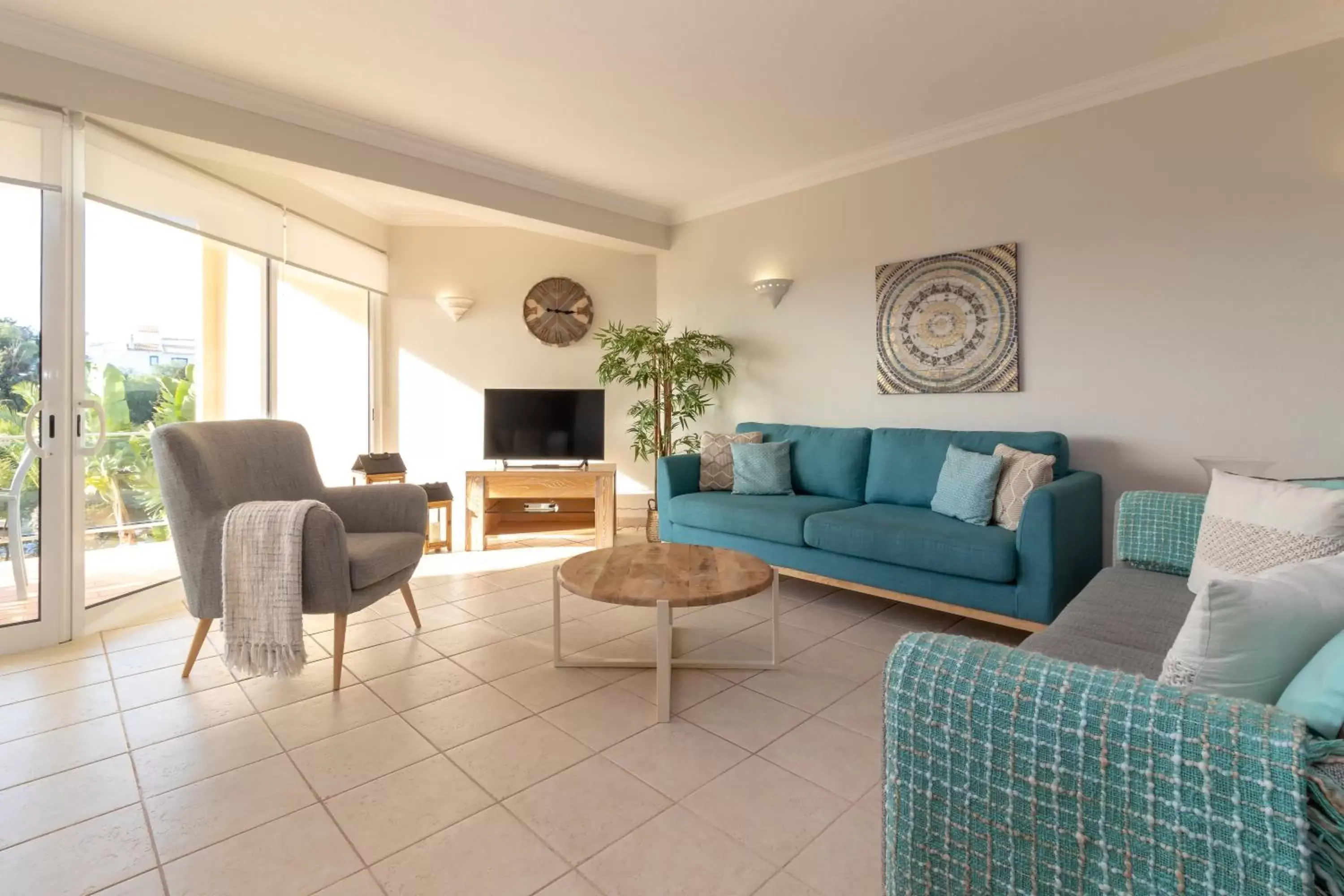 Three-Bedroom Apartment in Vila Castelo Parque