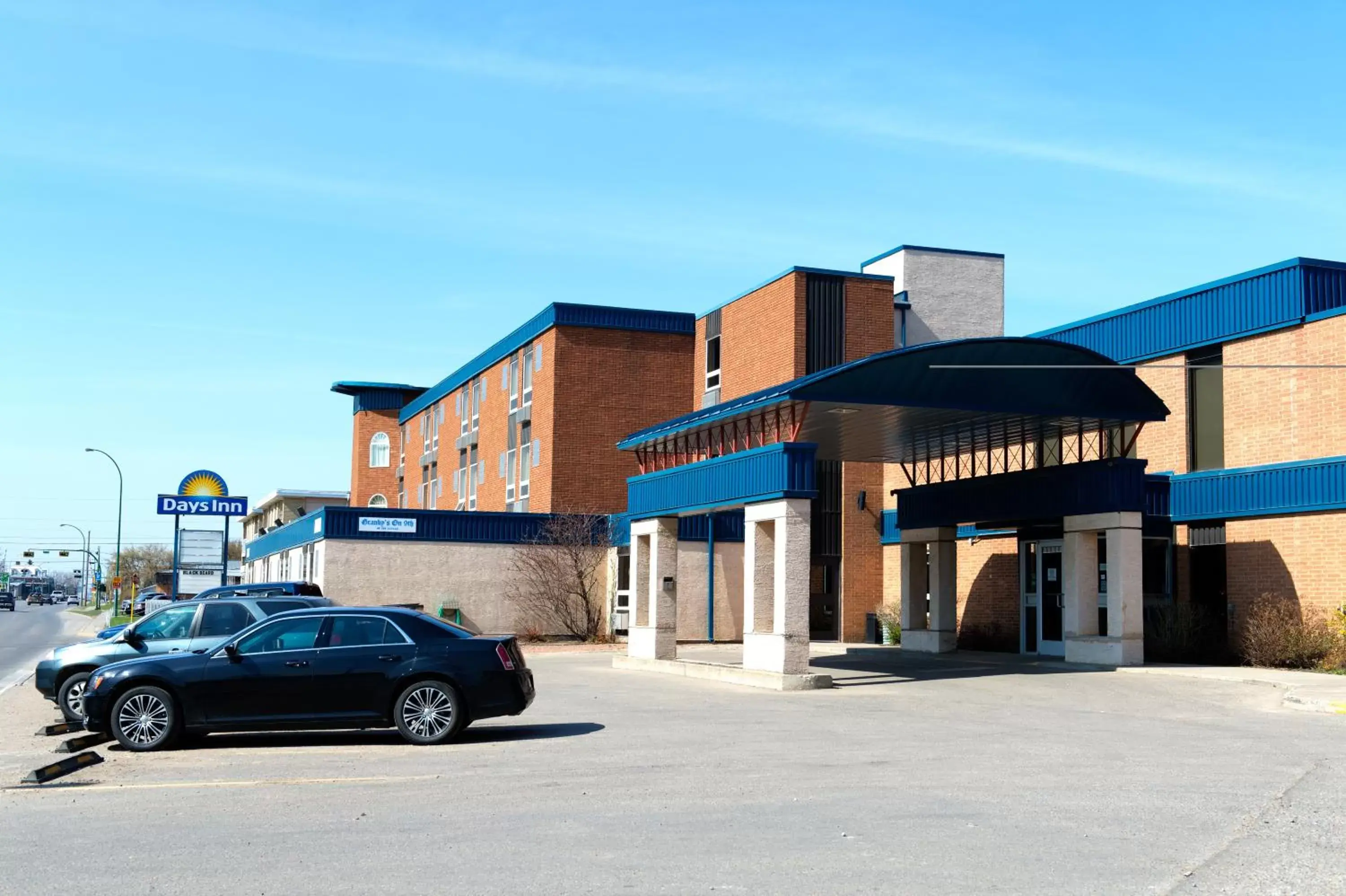 Facade/entrance in Days Inn by Wyndham Estevan Facade/entrance in Days Inn by Wyndham Estevan