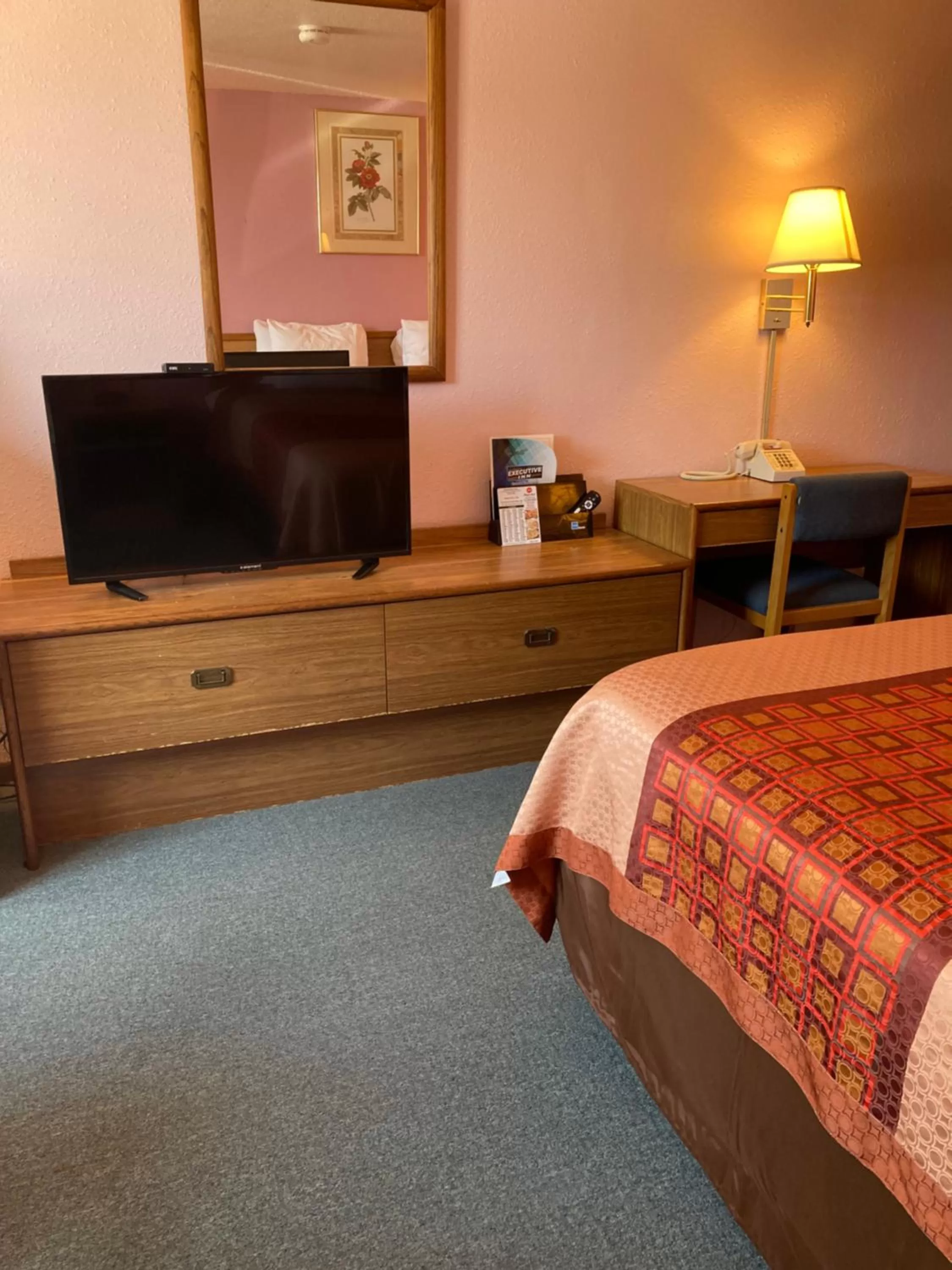 Bed in Executive Inn