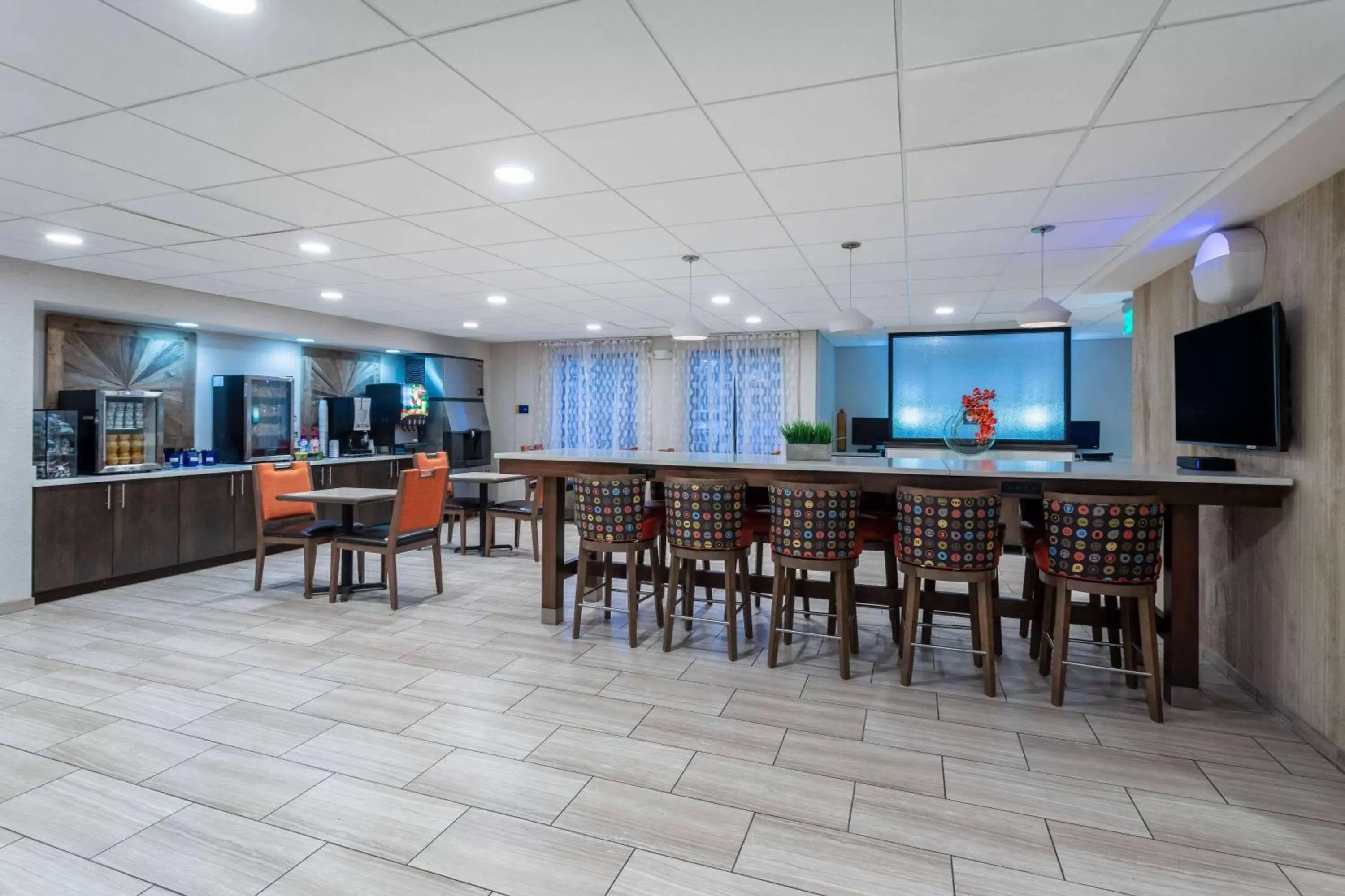 Breakfast in Days Inn & Suites by Wyndham Denver International Airport