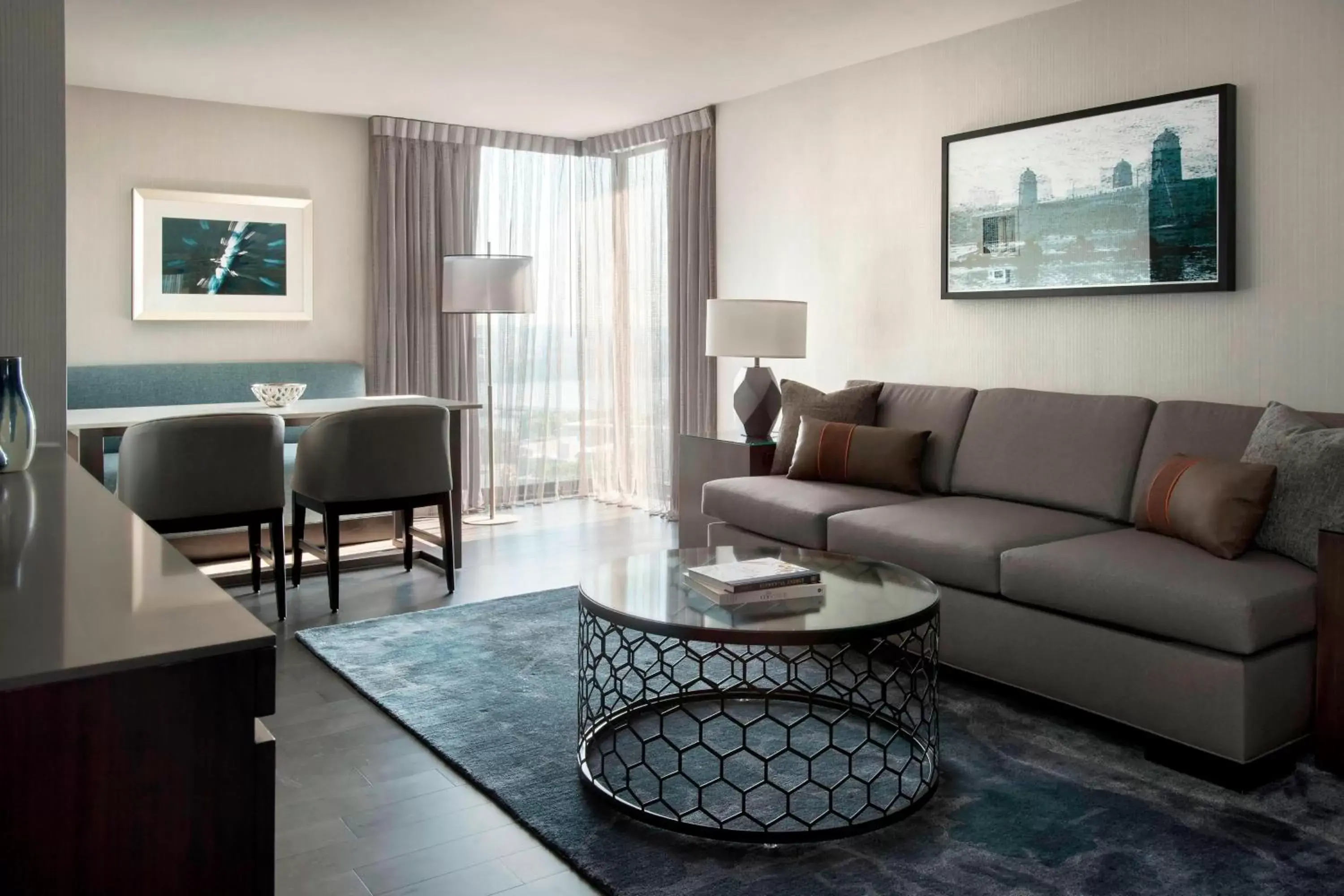 Living room, Seating Area in Boston Marriott Cambridge