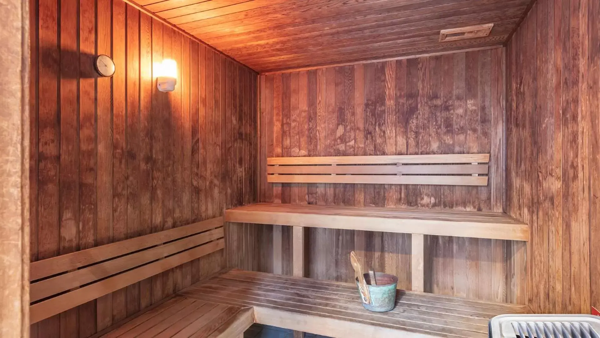 Sauna in Oaks Brisbane on Charlotte Suites