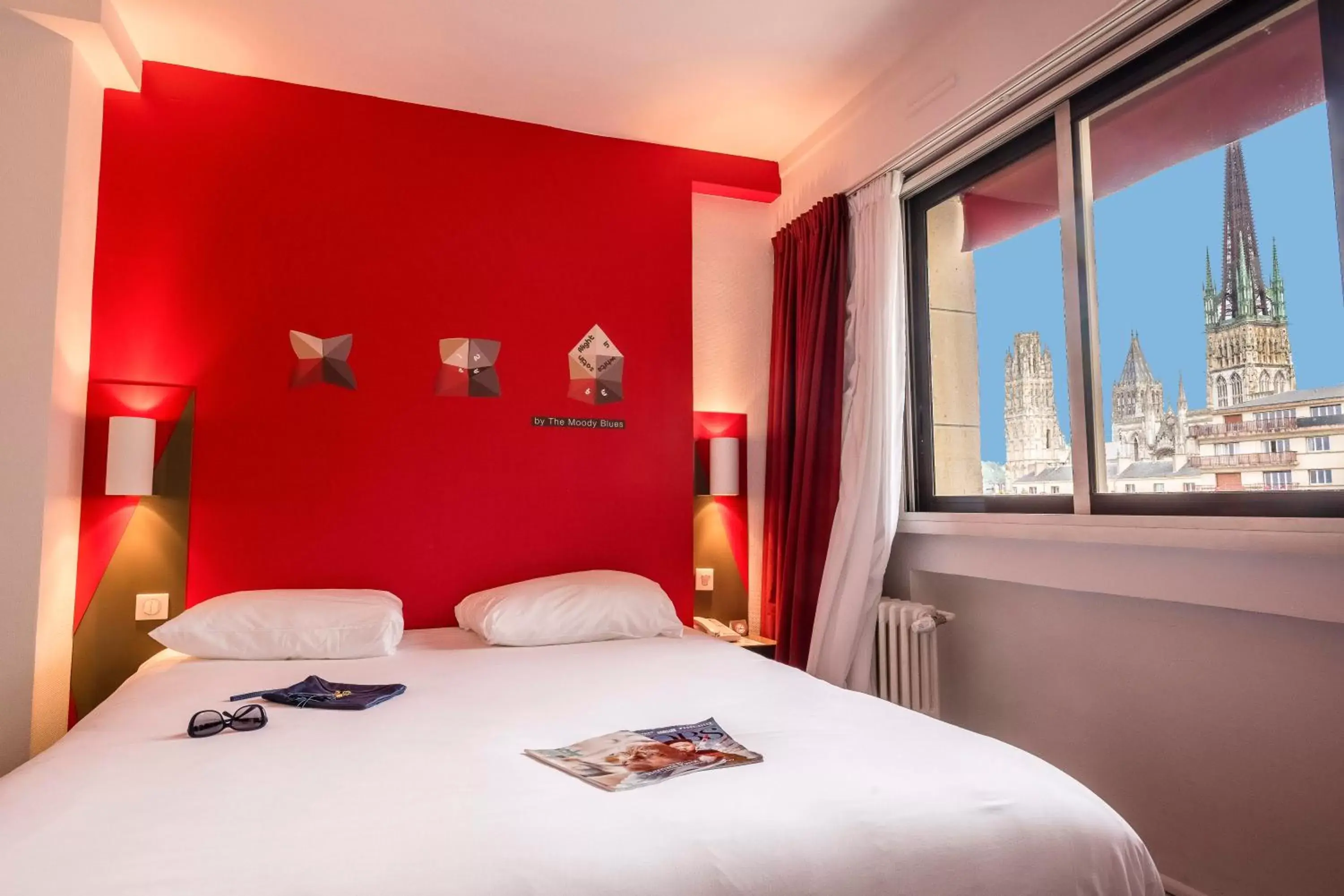 View (from property/room), Bed in Ibis Styles Rouen Centre Cathédrale