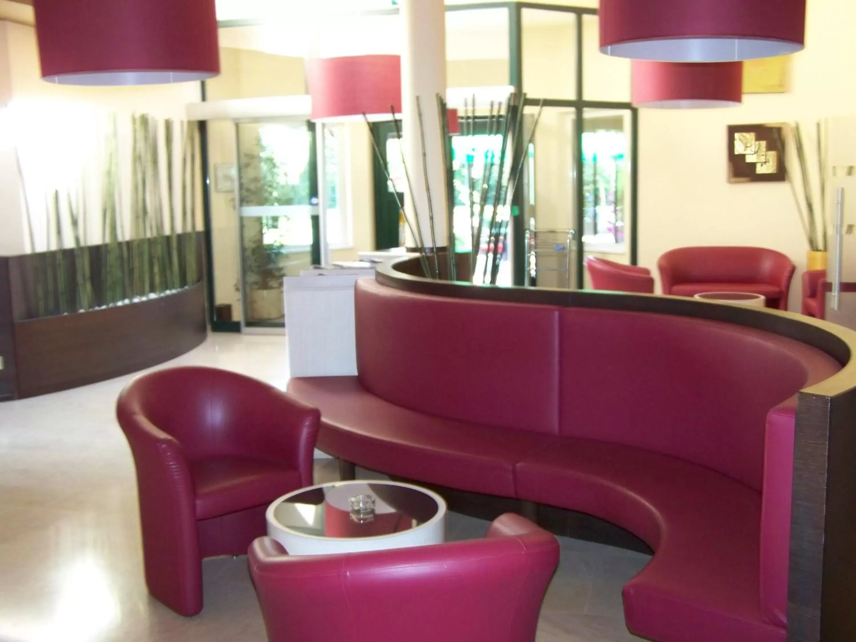 Lobby or reception, Lounge/Bar in Threeland Hotel