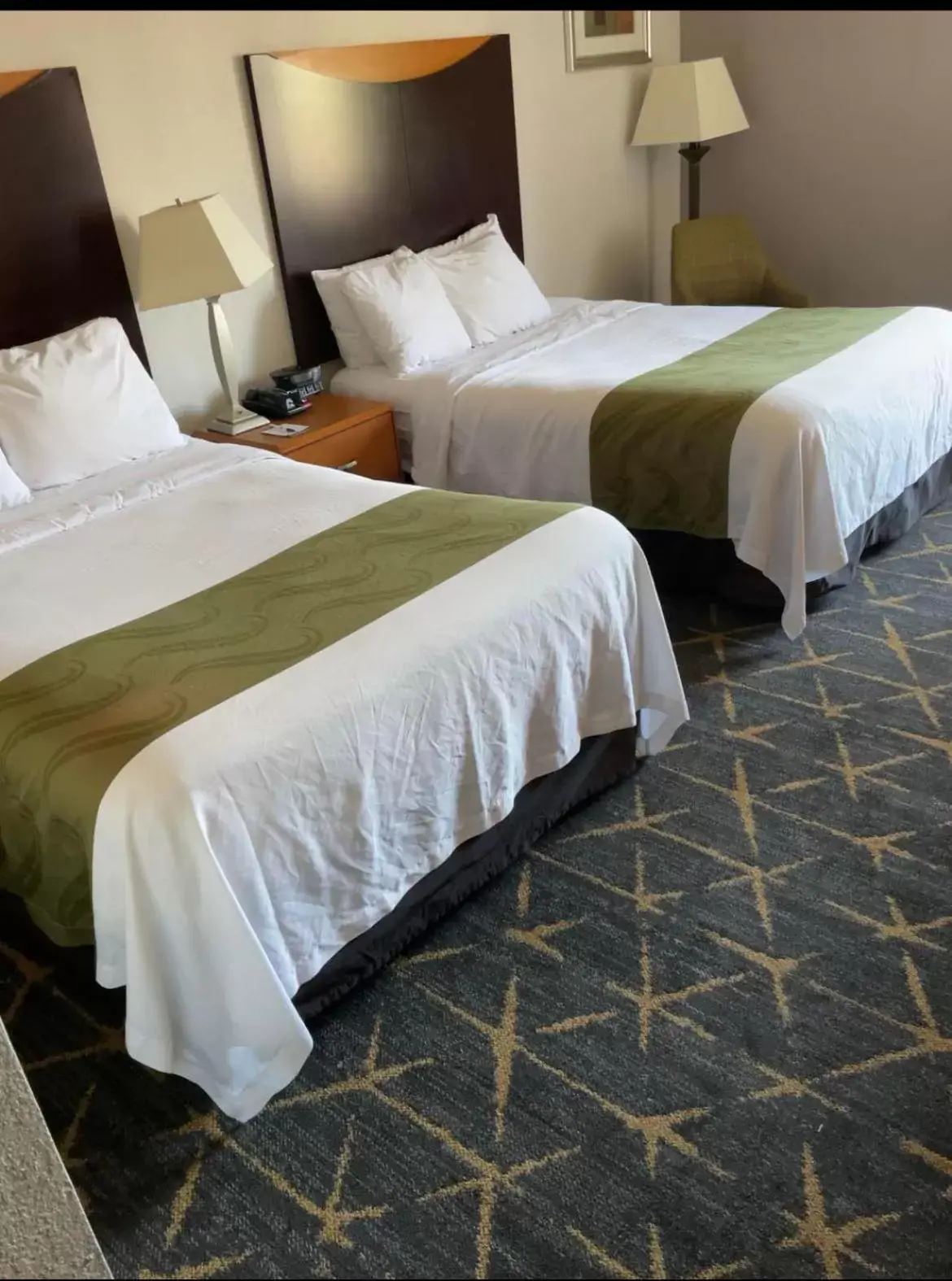Bed in Quality Inn Spring Valley - Nanuet