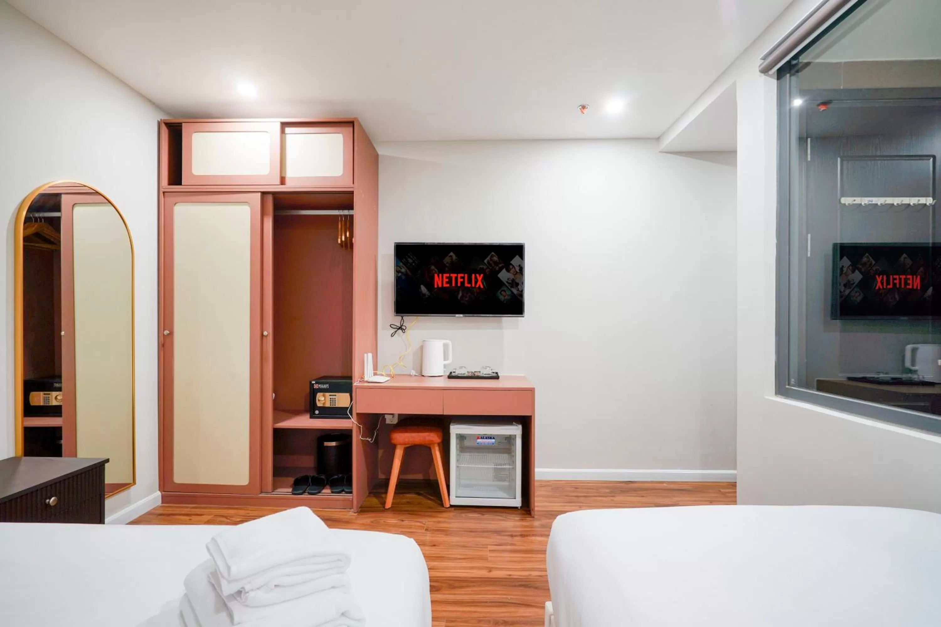 Bed, TV/Entertainment Center in SAZI HOTEL - BÙI THỊ XUÂN