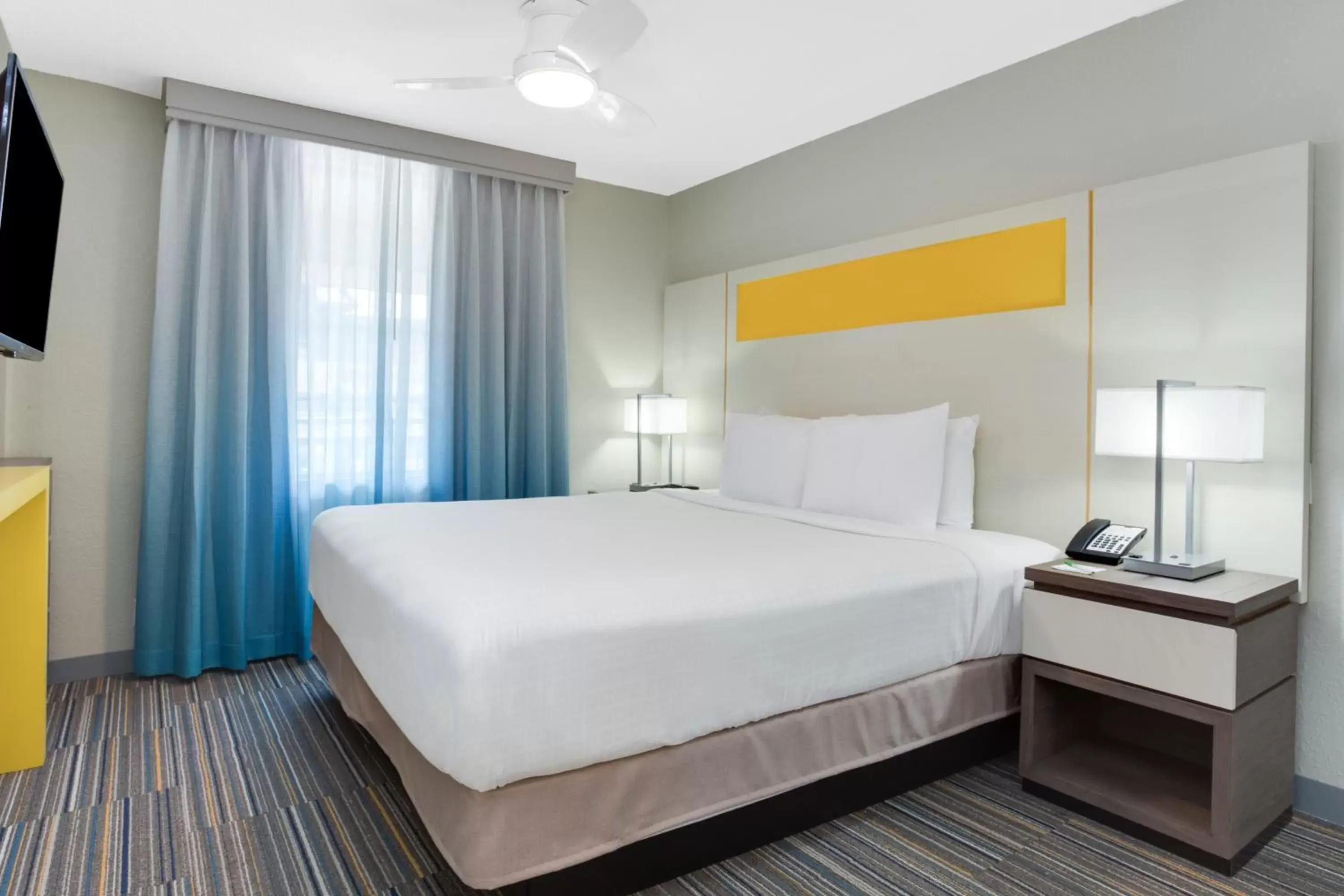 Bedroom, Bed in Holiday Inn Resort Orlando Suites - Waterpark, an IHG Hotel
