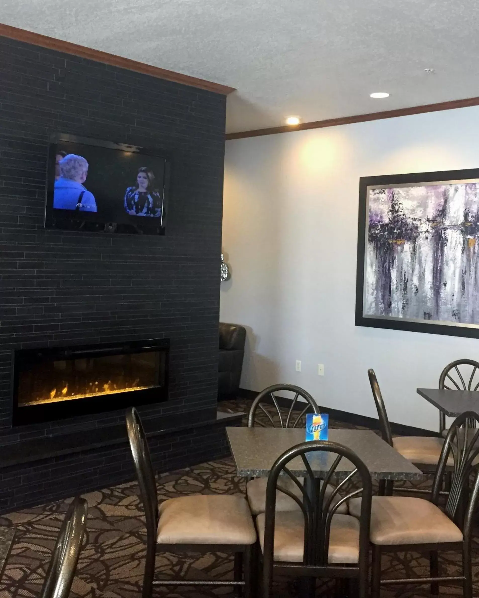 Lounge or bar, Seating Area in Expressway Suites Fargo