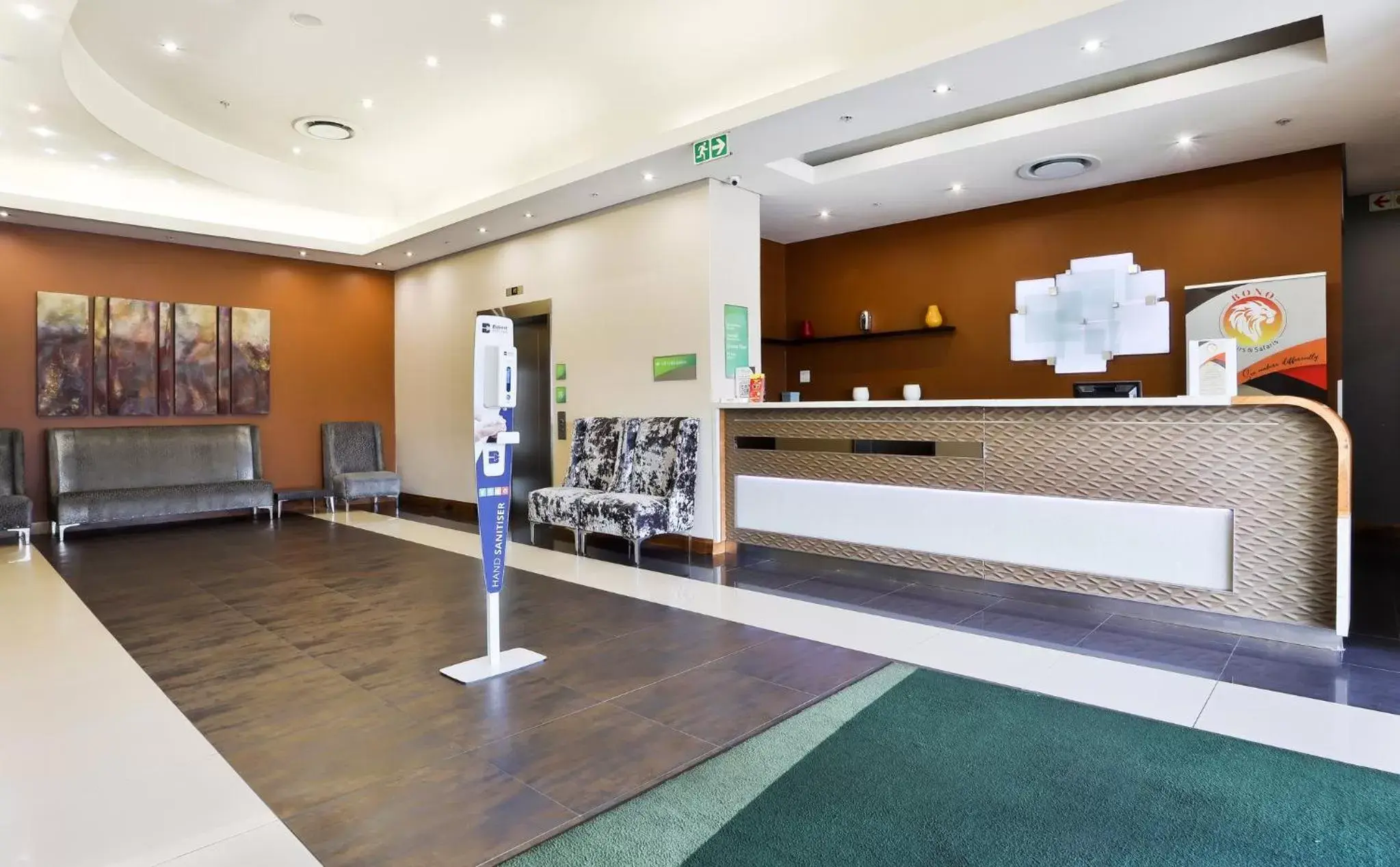 Property building, Lobby/Reception in Holiday Inn Johannesburg-Rosebank, an IHG Hotel