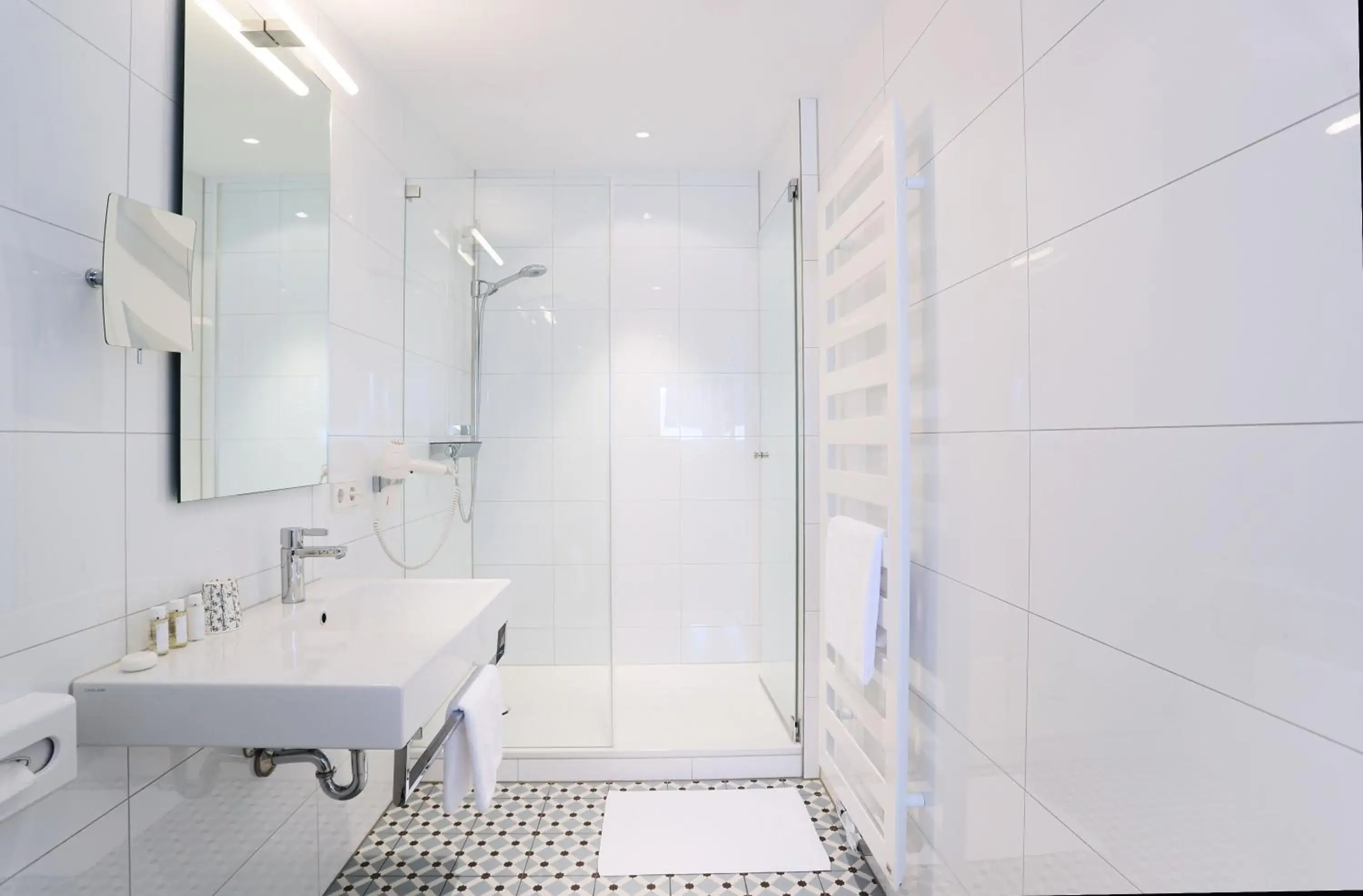 Shower, Bathroom in MOMA1890 Boutique Hotel