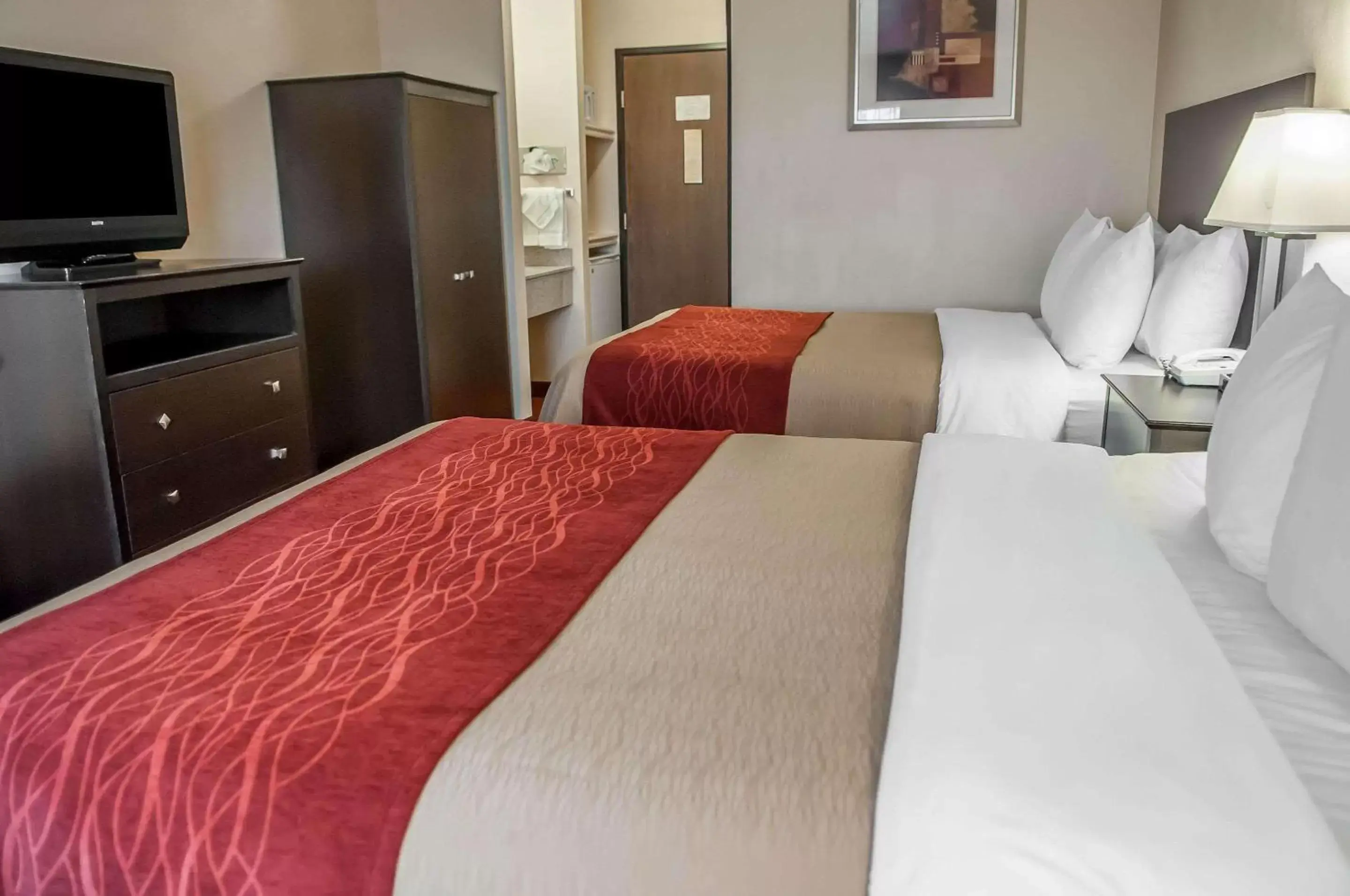Photo of the whole room, Bed in Quality Inn Rio Rancho