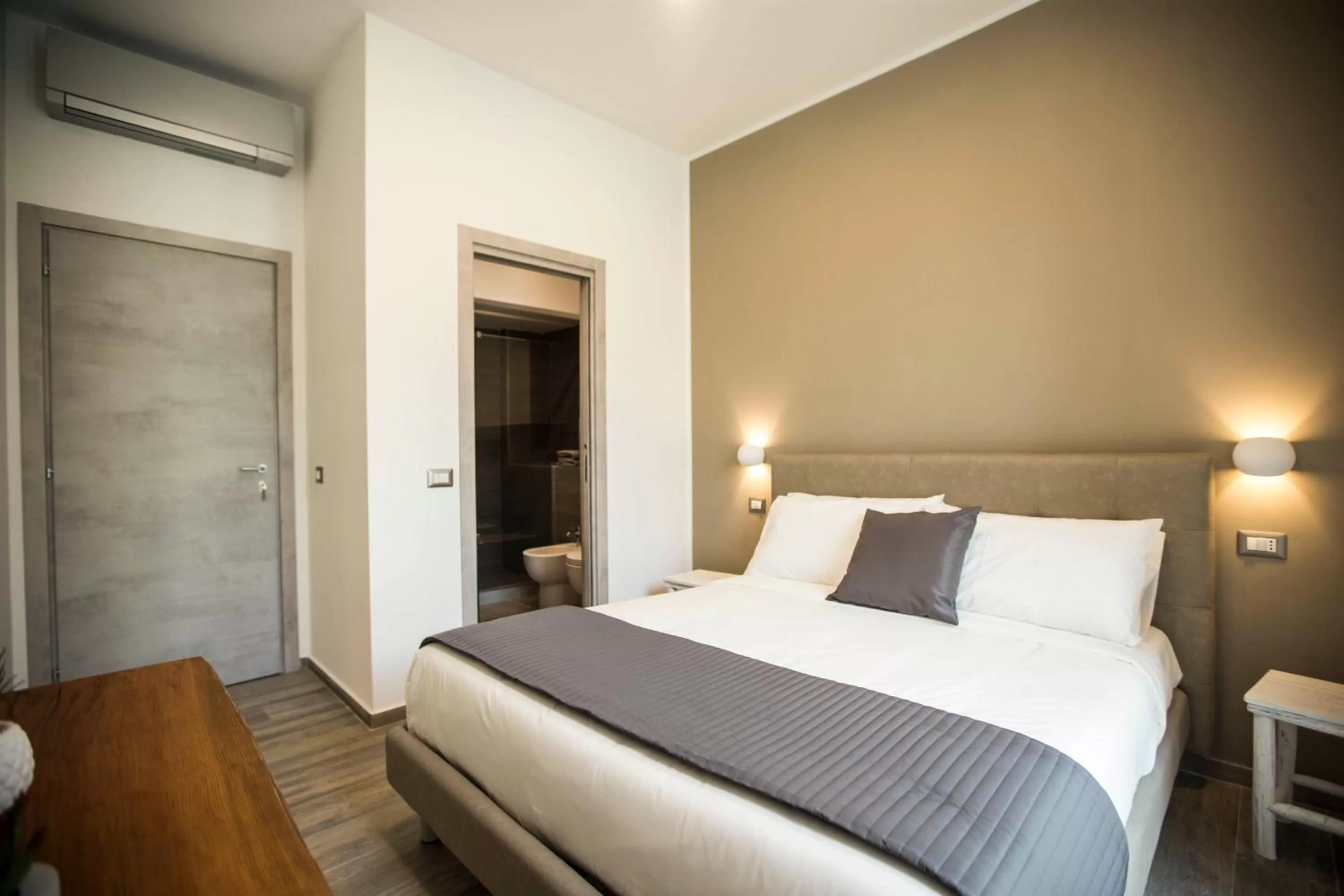 Bedroom, Bed in GB Central Station Napoli