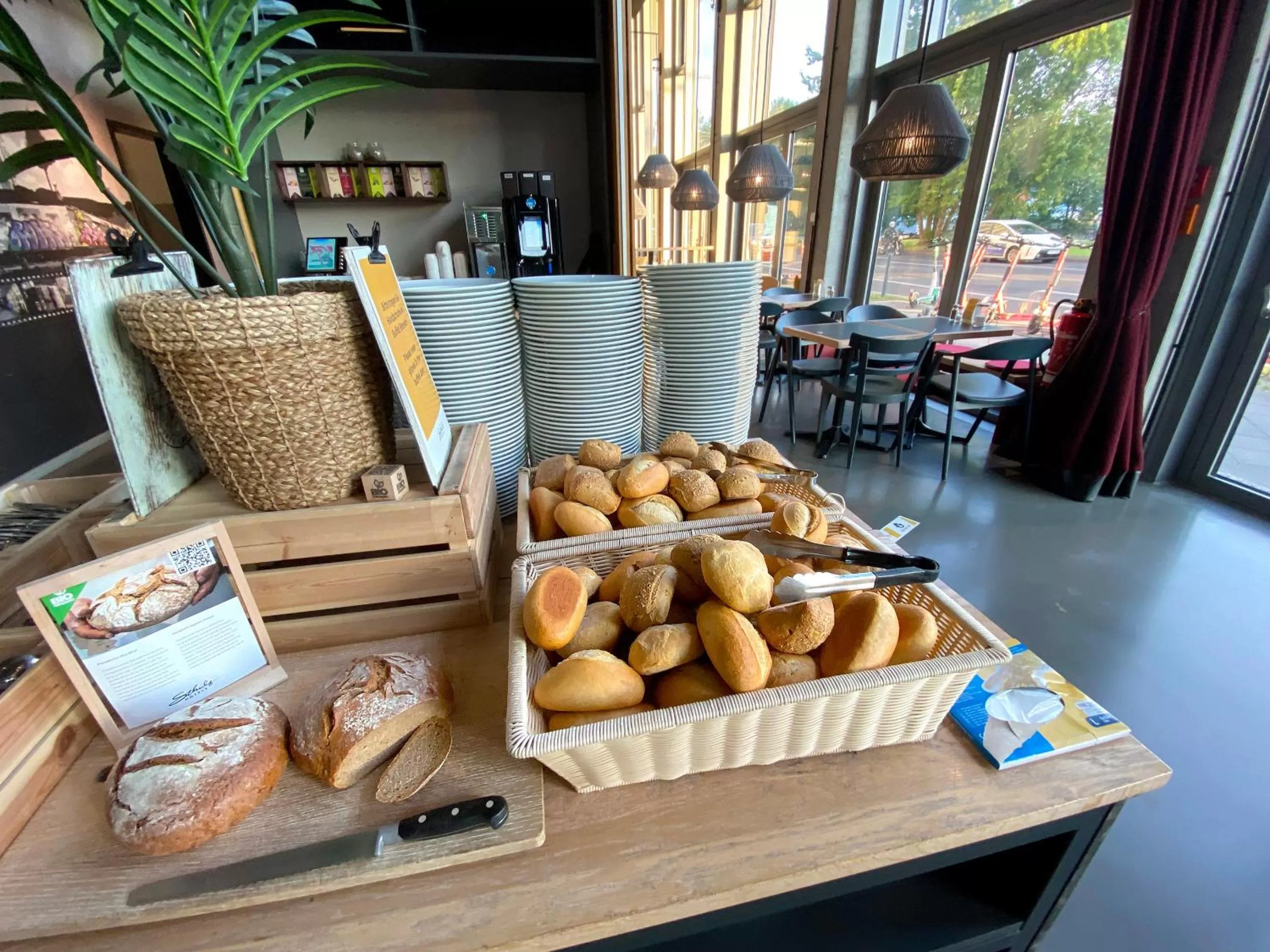 Food and drinks in Schulz Hotel Berlin Wall at the East Side Gallery
