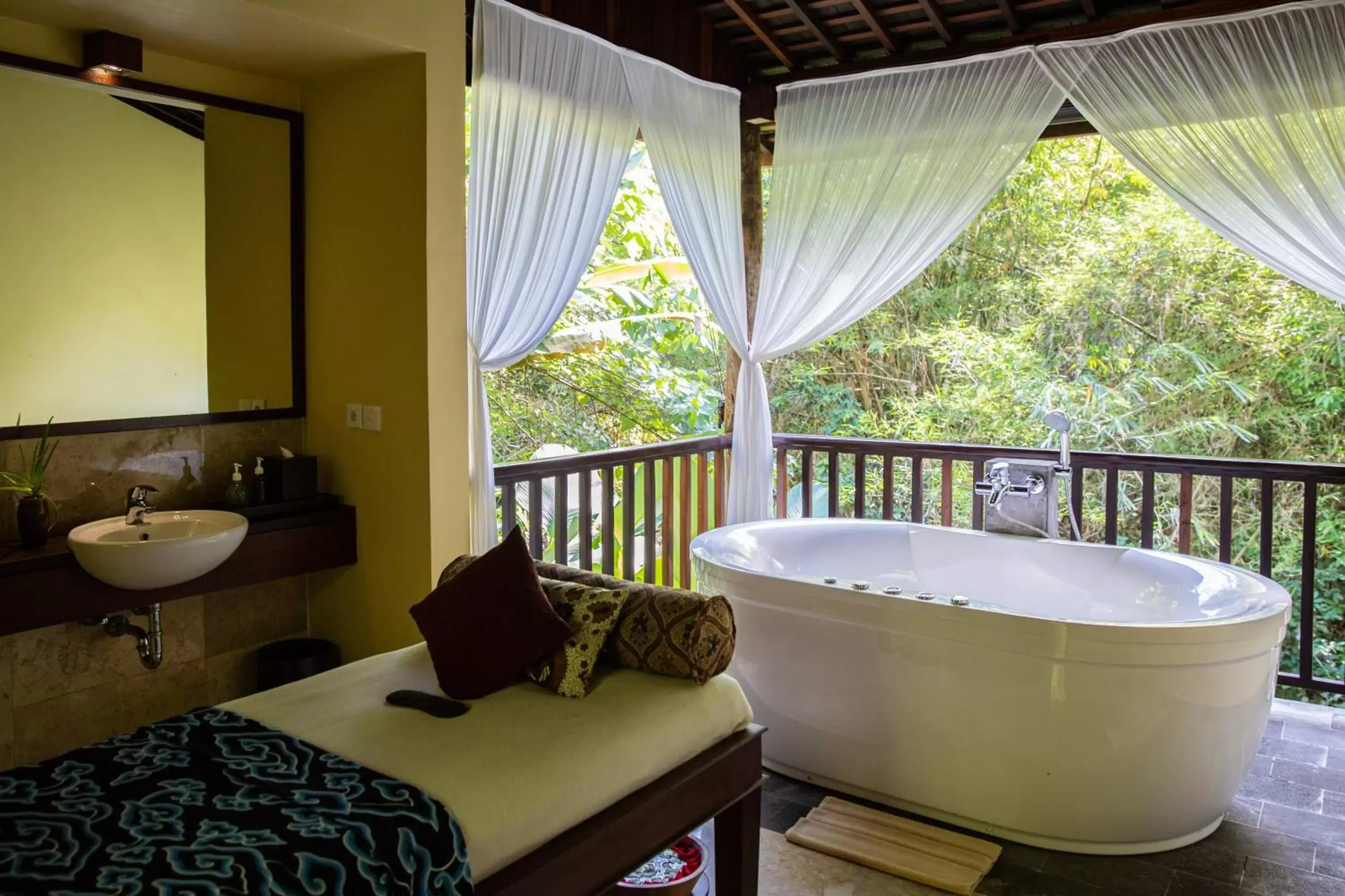 Spa and wellness centre/facilities, Bathroom in Komaneka at Bisma Ubud