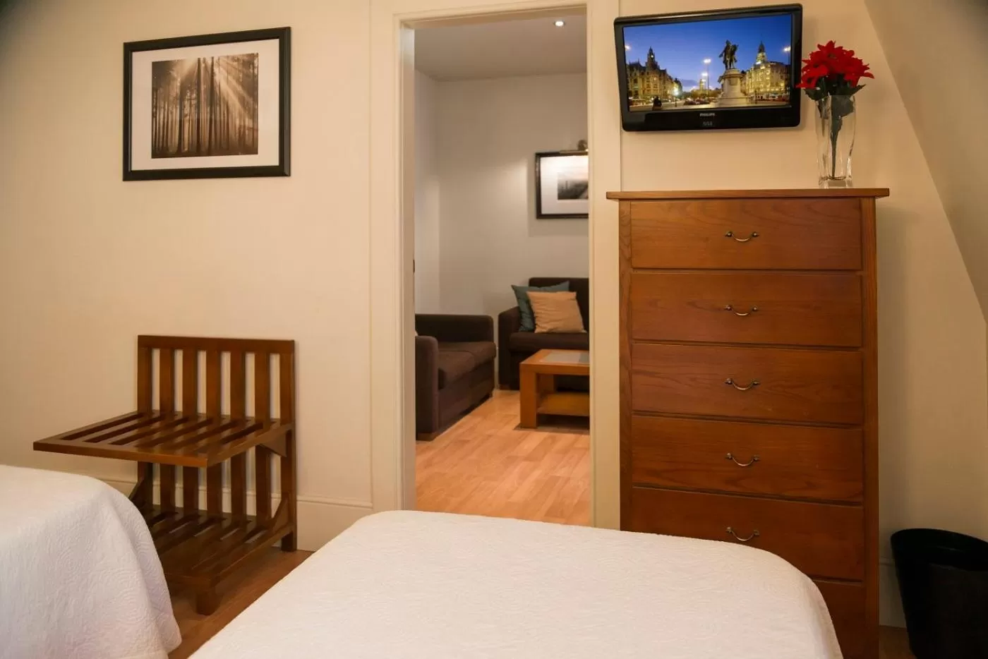 Decorative detail, TV/Entertainment Center in Hotel Aliados