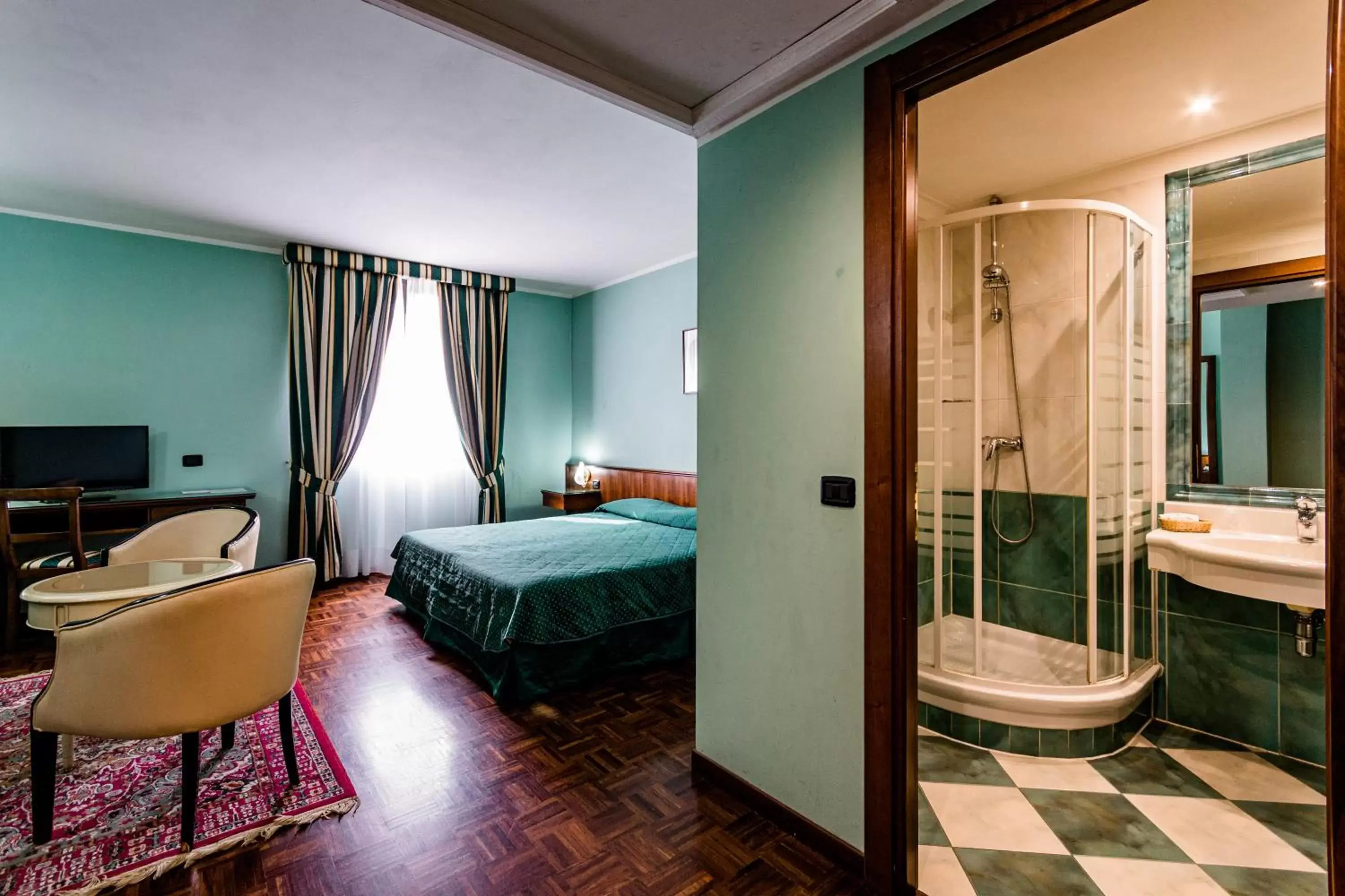Shower in Hotel Lucrezia Borgia